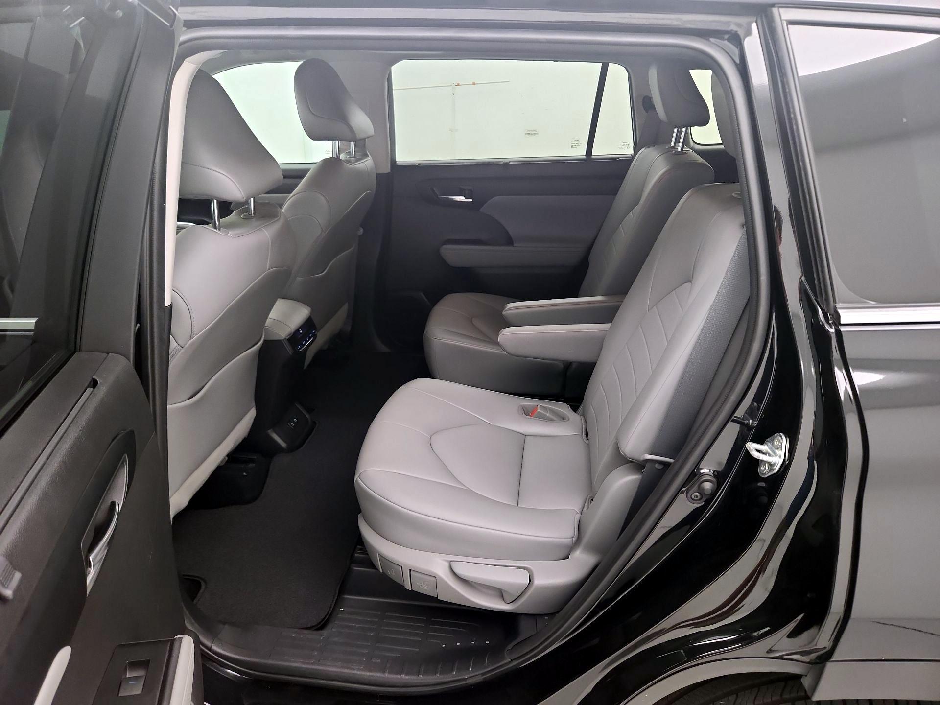 Thumbnail: 2021 Toyota Highlander - 20