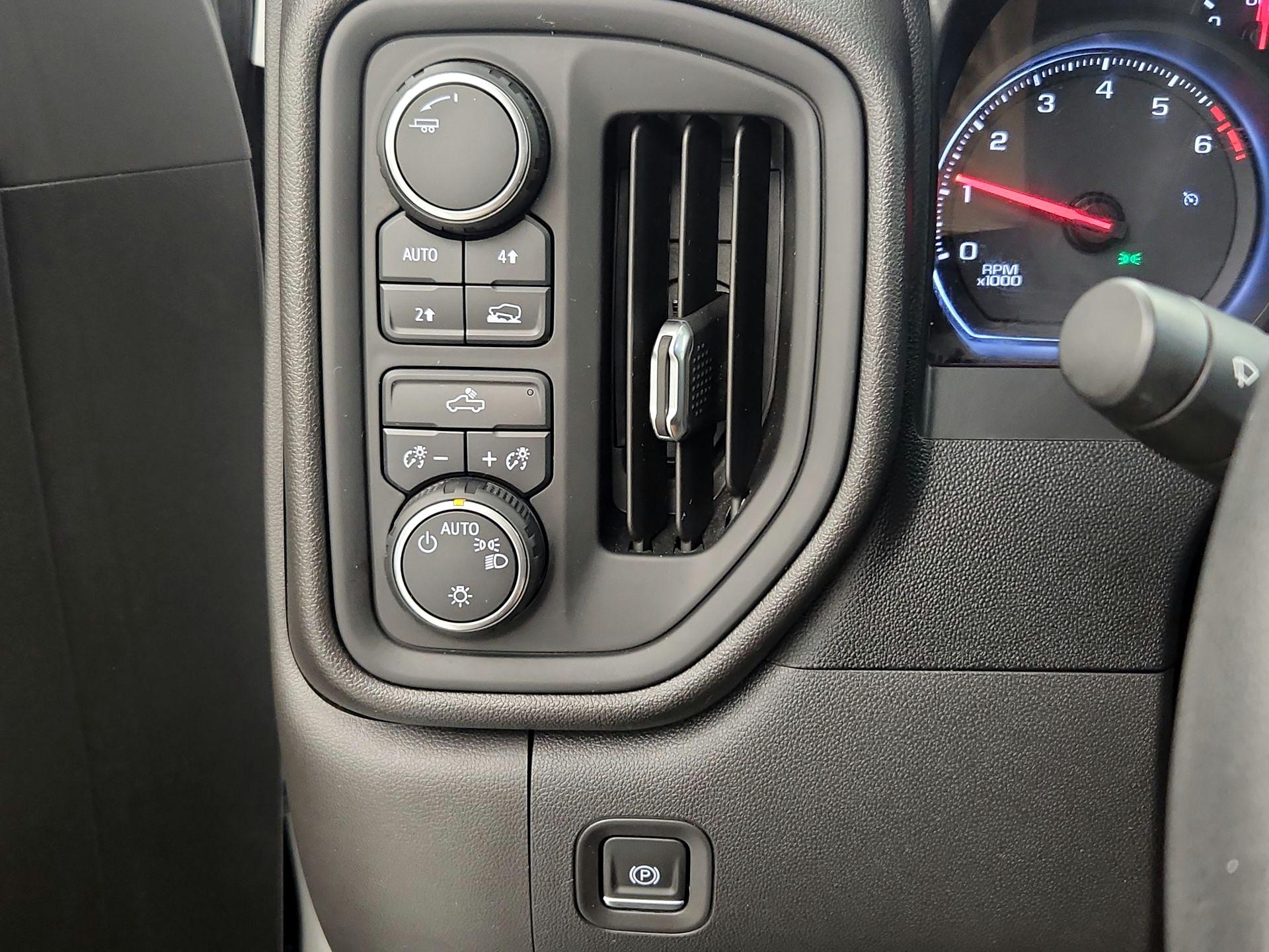 Thumbnail: 2020 Chevrolet Silverado 1500 - 13