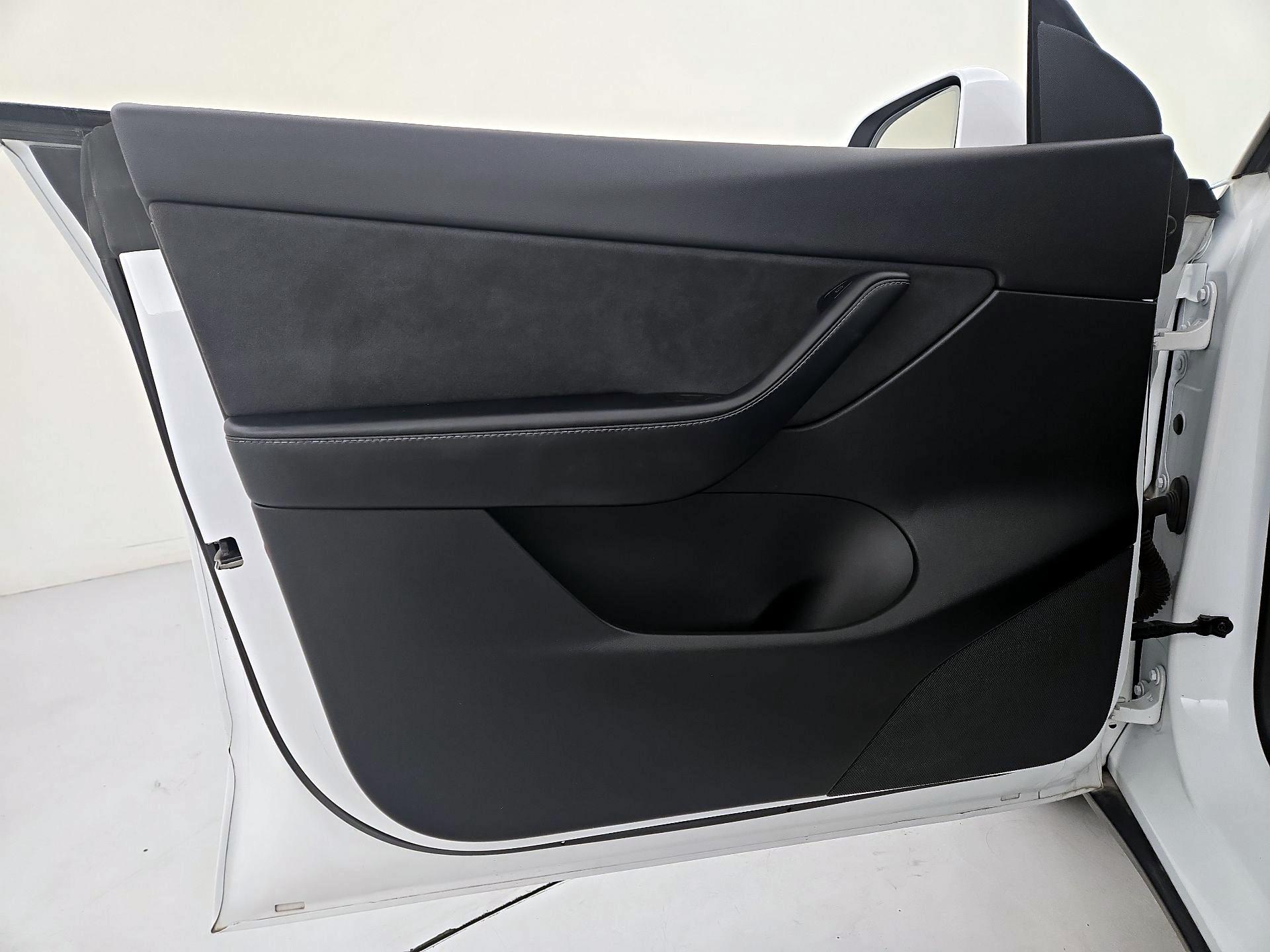 Thumbnail: 2022 Tesla Model Y - 12