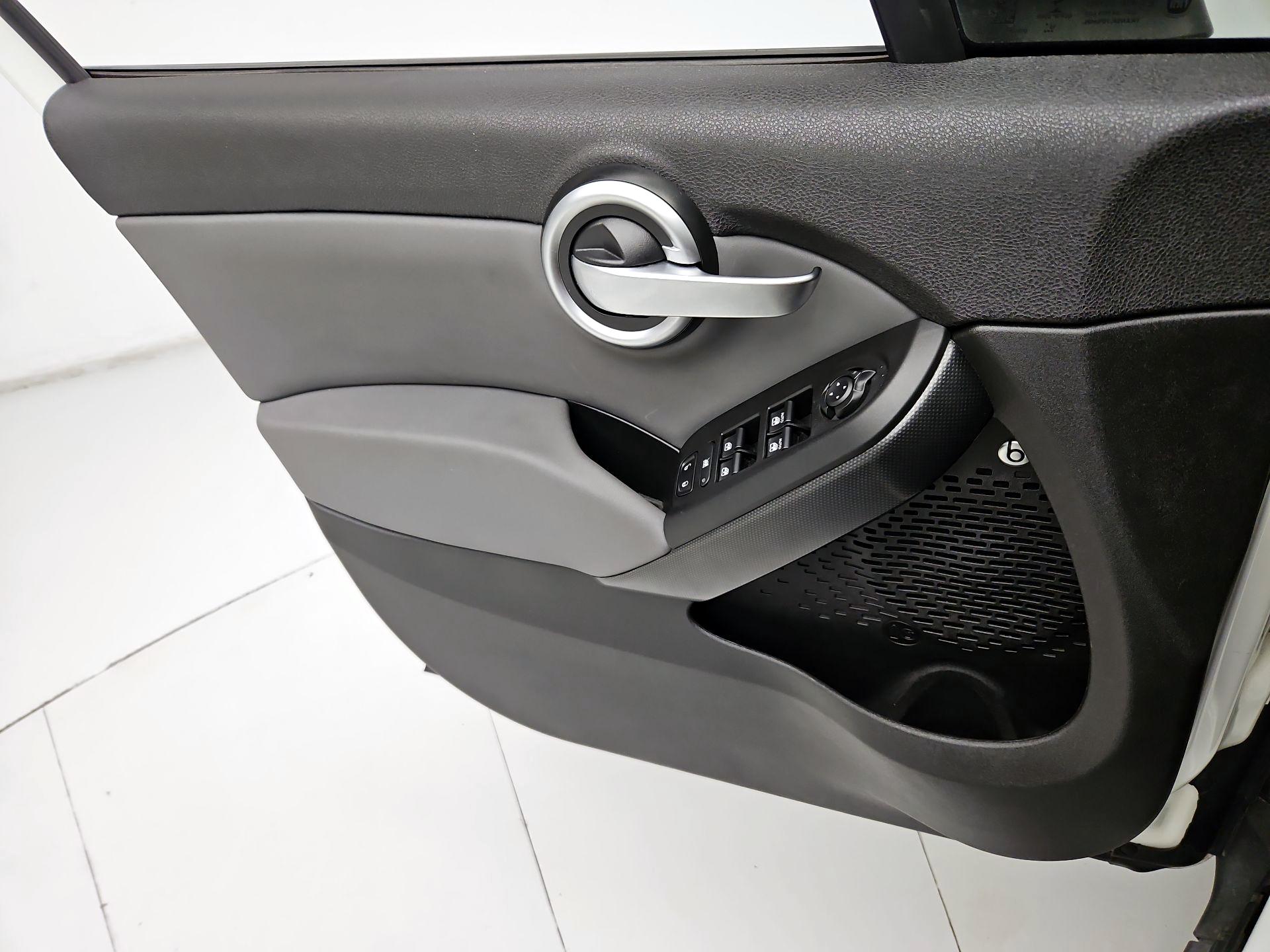 Thumbnail: 2016 Fiat 500X - 12