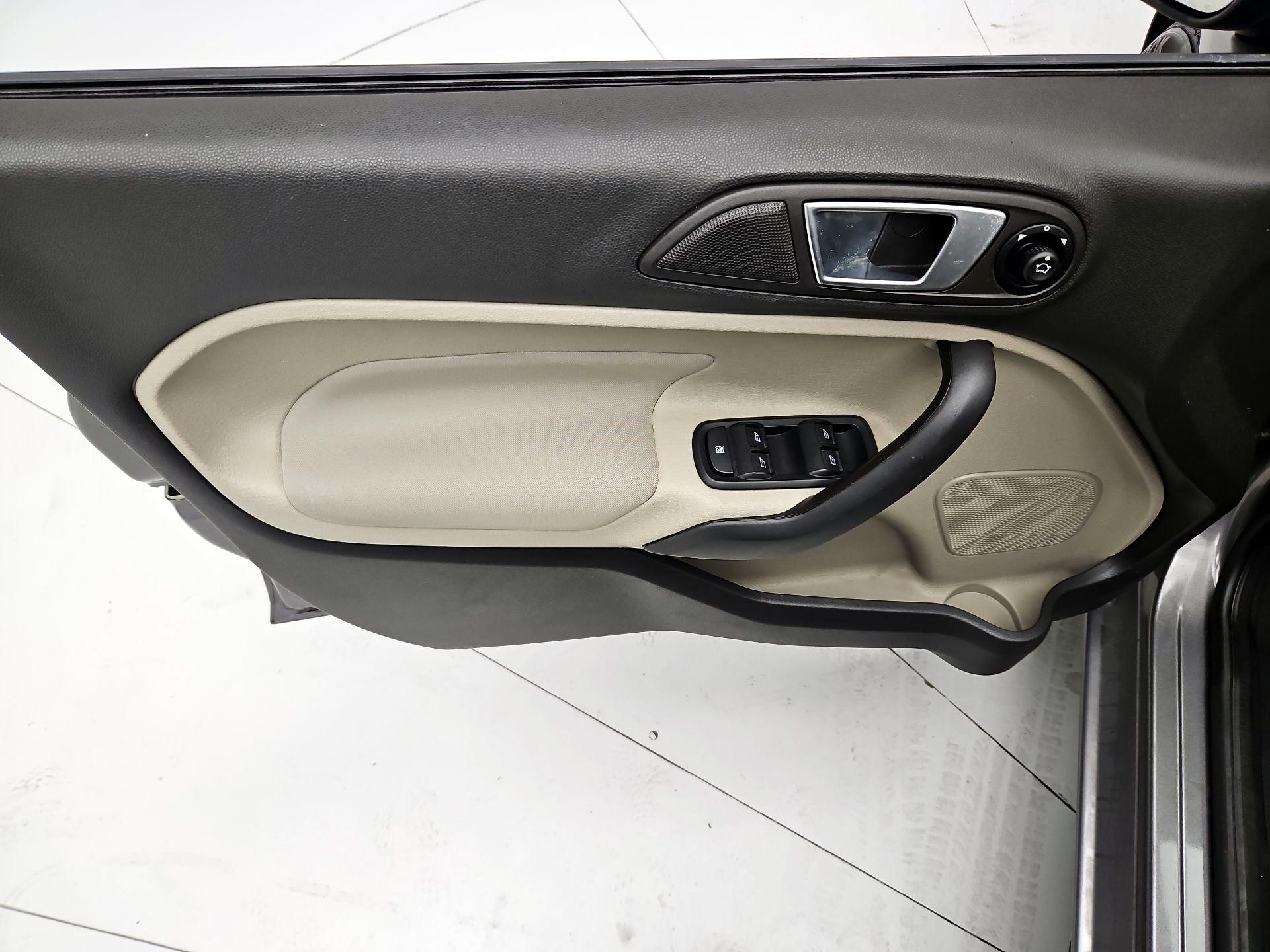Thumbnail: 2014 Ford Fiesta - 12