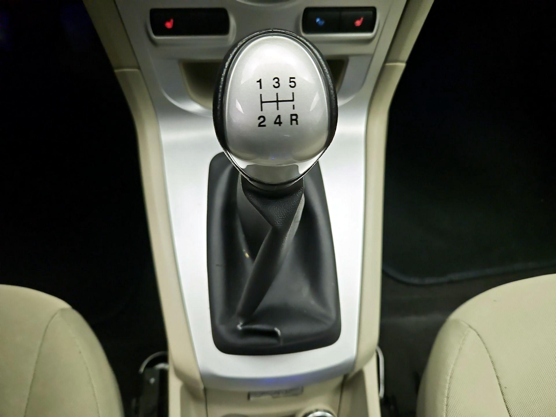 Thumbnail: 2014 Ford Fiesta - 16