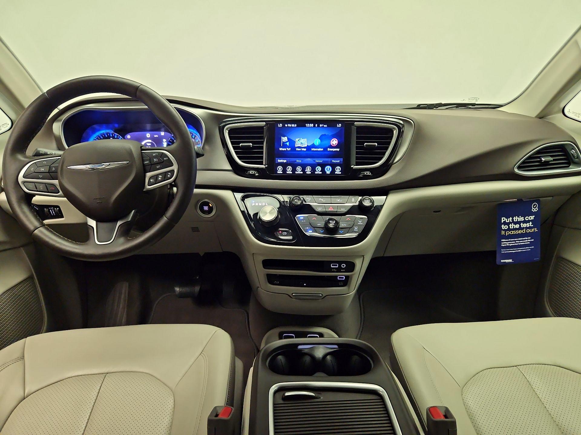 Thumbnail: 2017 Chrysler Pacifica - 9