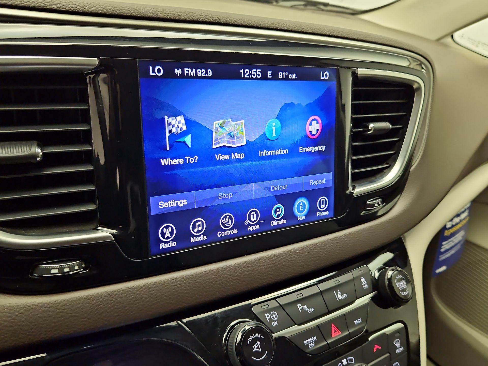 Thumbnail: 2017 Chrysler Pacifica - 14