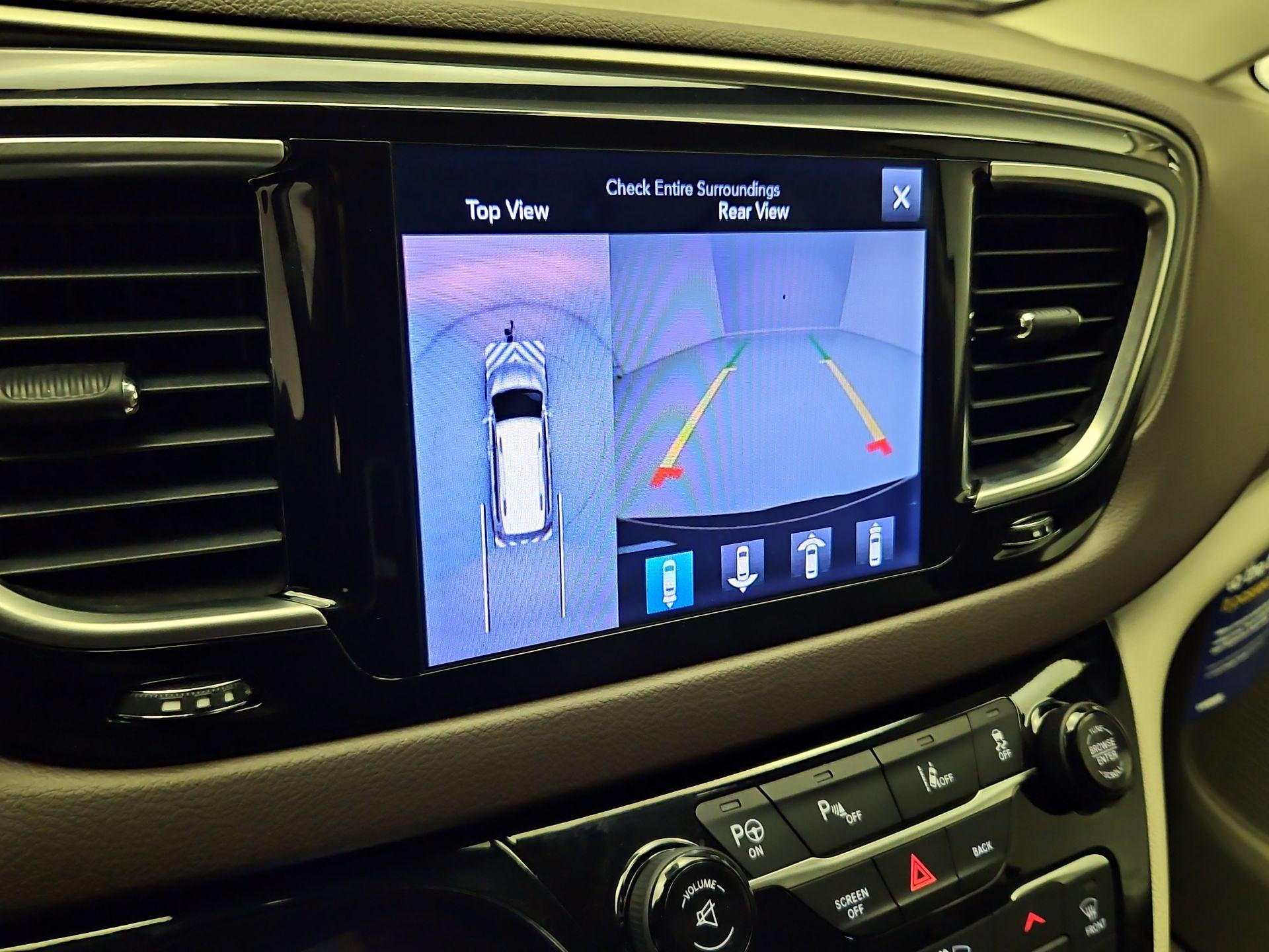 Thumbnail: 2017 Chrysler Pacifica - 15