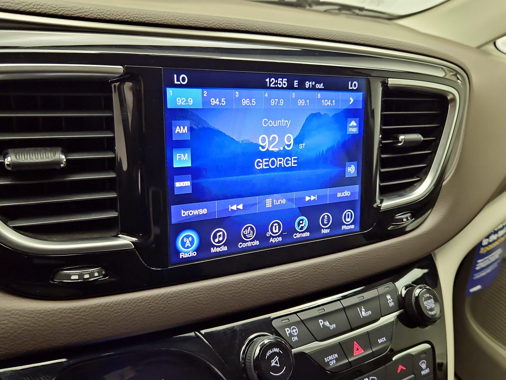 Thumbnail: 2017 Chrysler Pacifica - 16