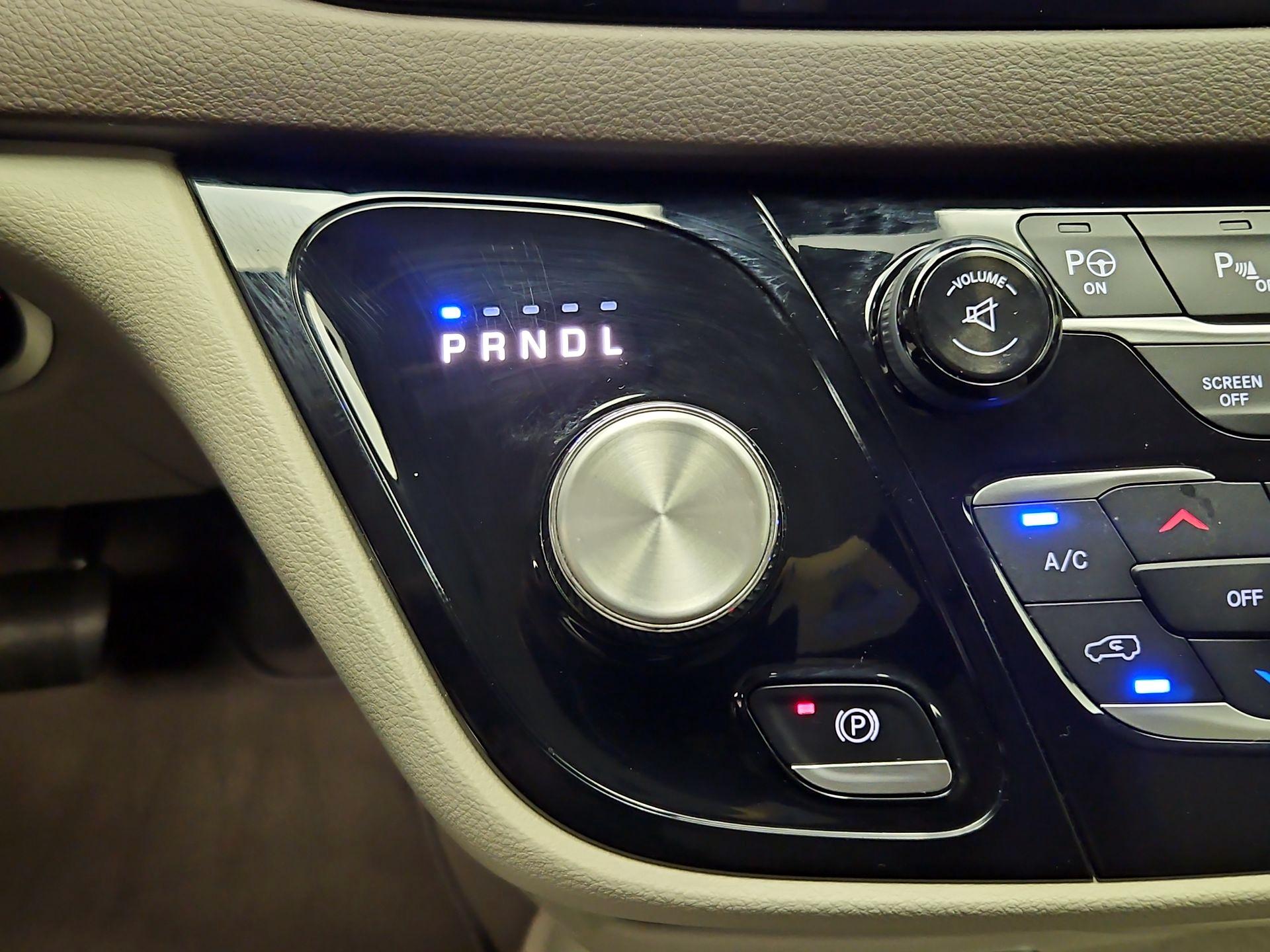 Thumbnail: 2017 Chrysler Pacifica - 18