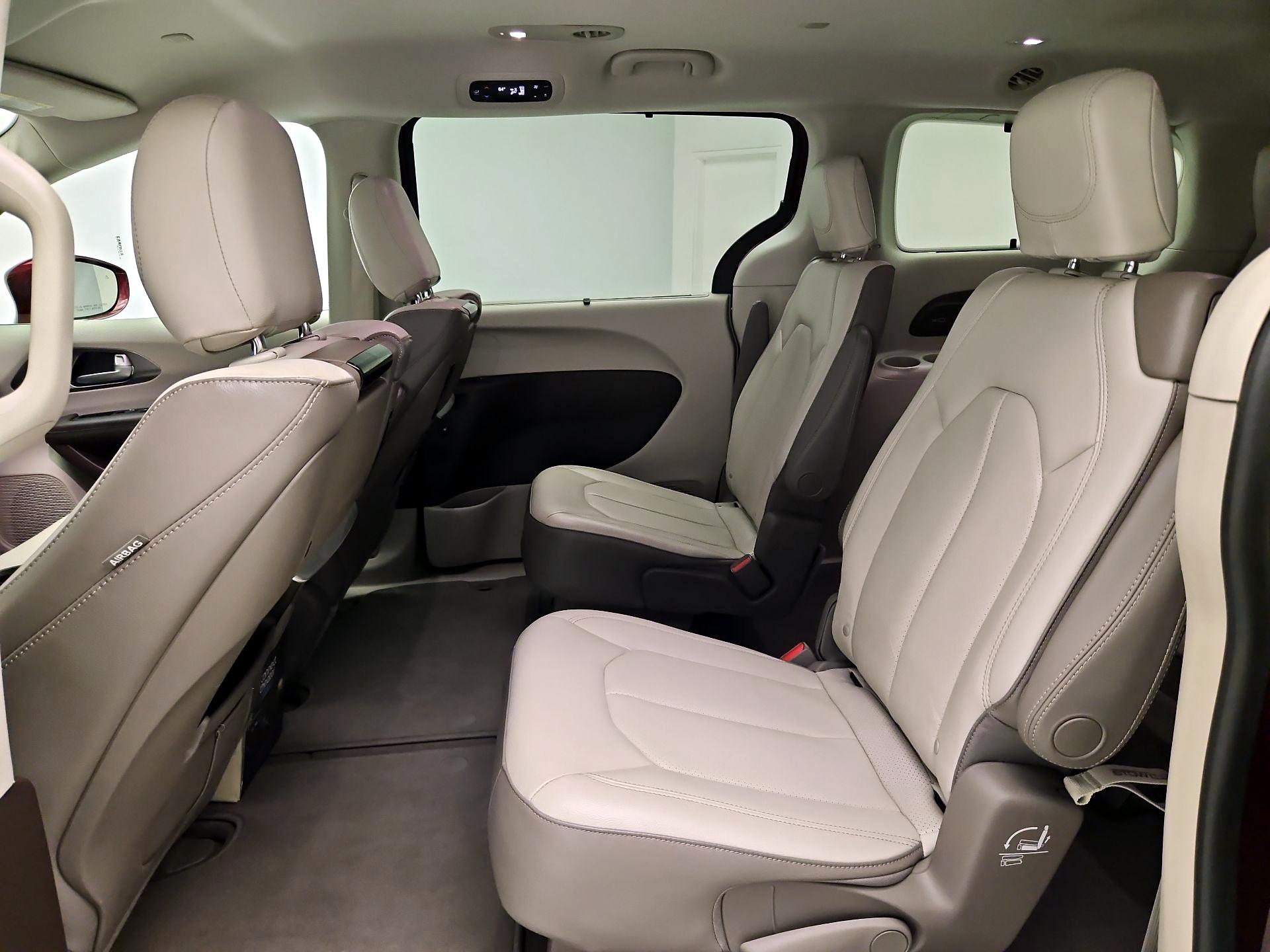 Thumbnail: 2017 Chrysler Pacifica - 20