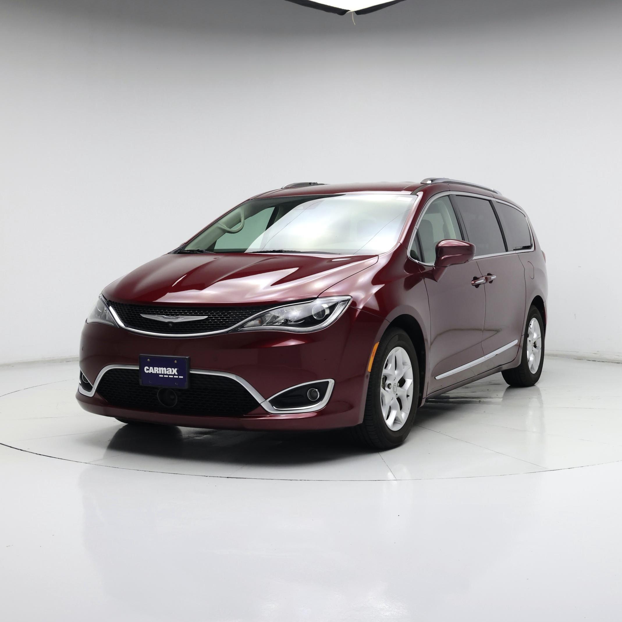 Thumbnail: 2017 Chrysler Pacifica - 4