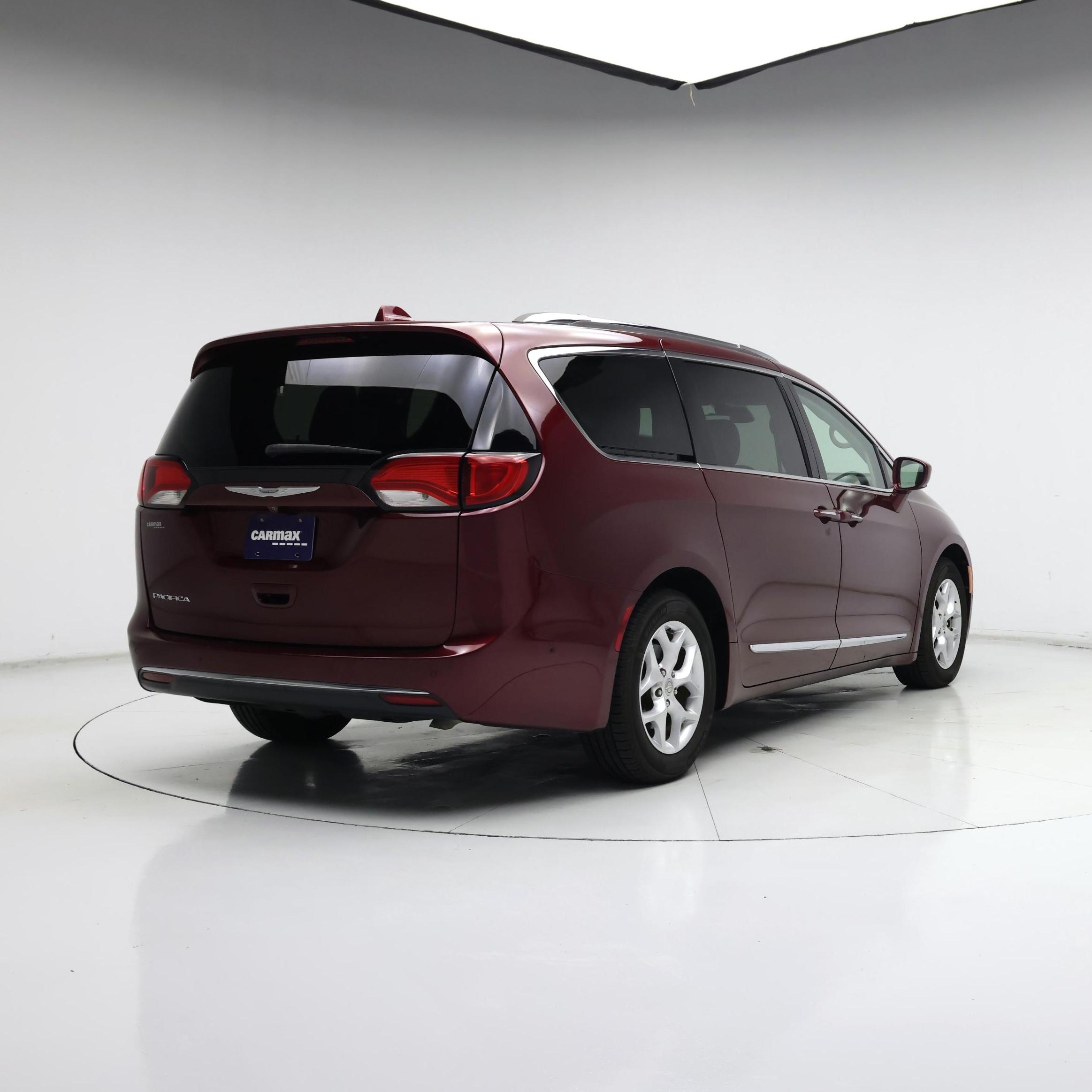 Thumbnail: 2017 Chrysler Pacifica - 8