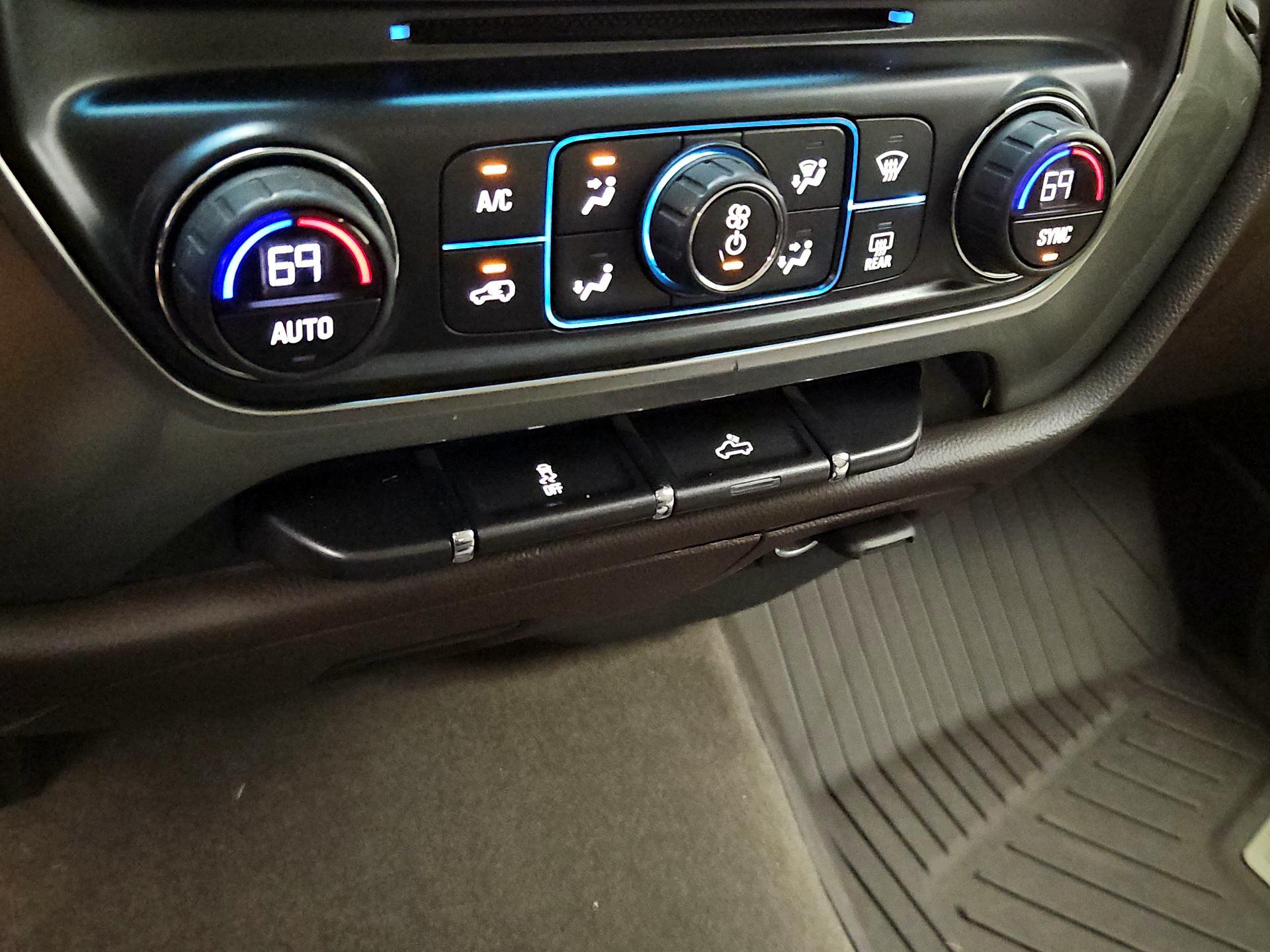 Thumbnail: 2017 Chevrolet Silverado 1500 - 16