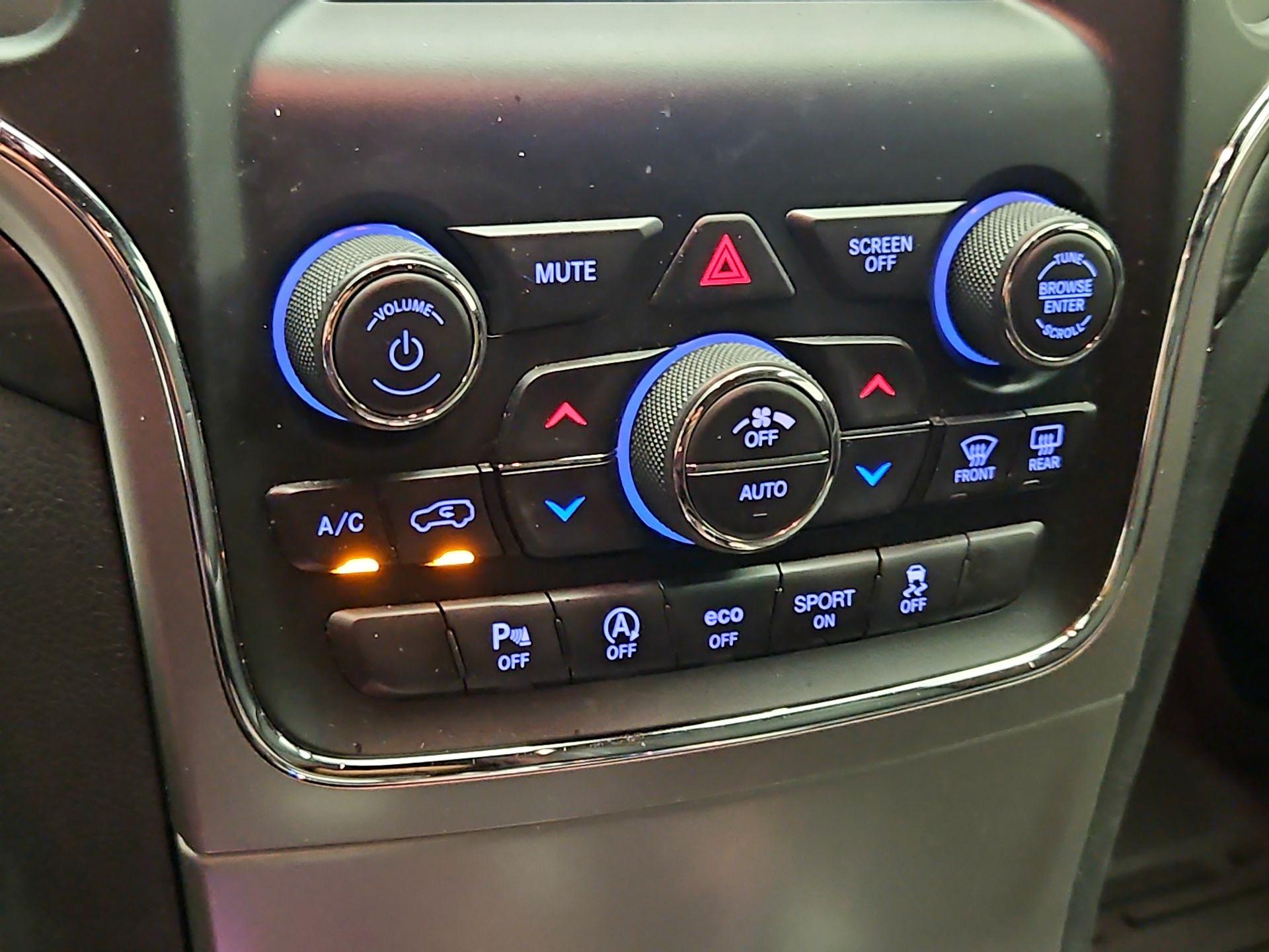 Thumbnail: 2019 Jeep Grand Cherokee - 17