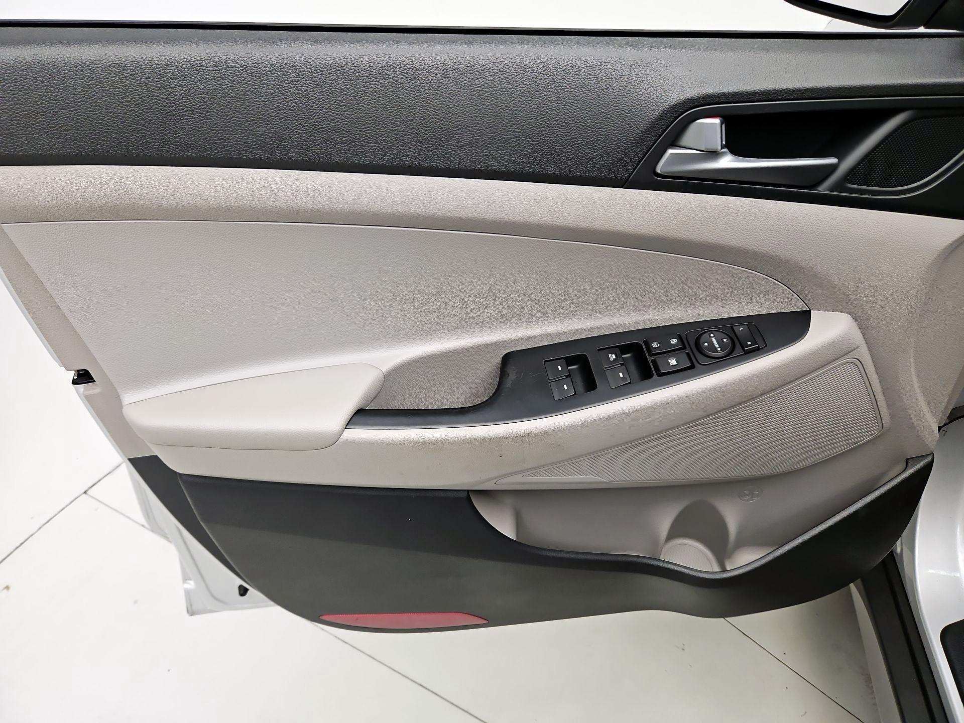 Thumbnail: 2017 Hyundai Tucson - 12