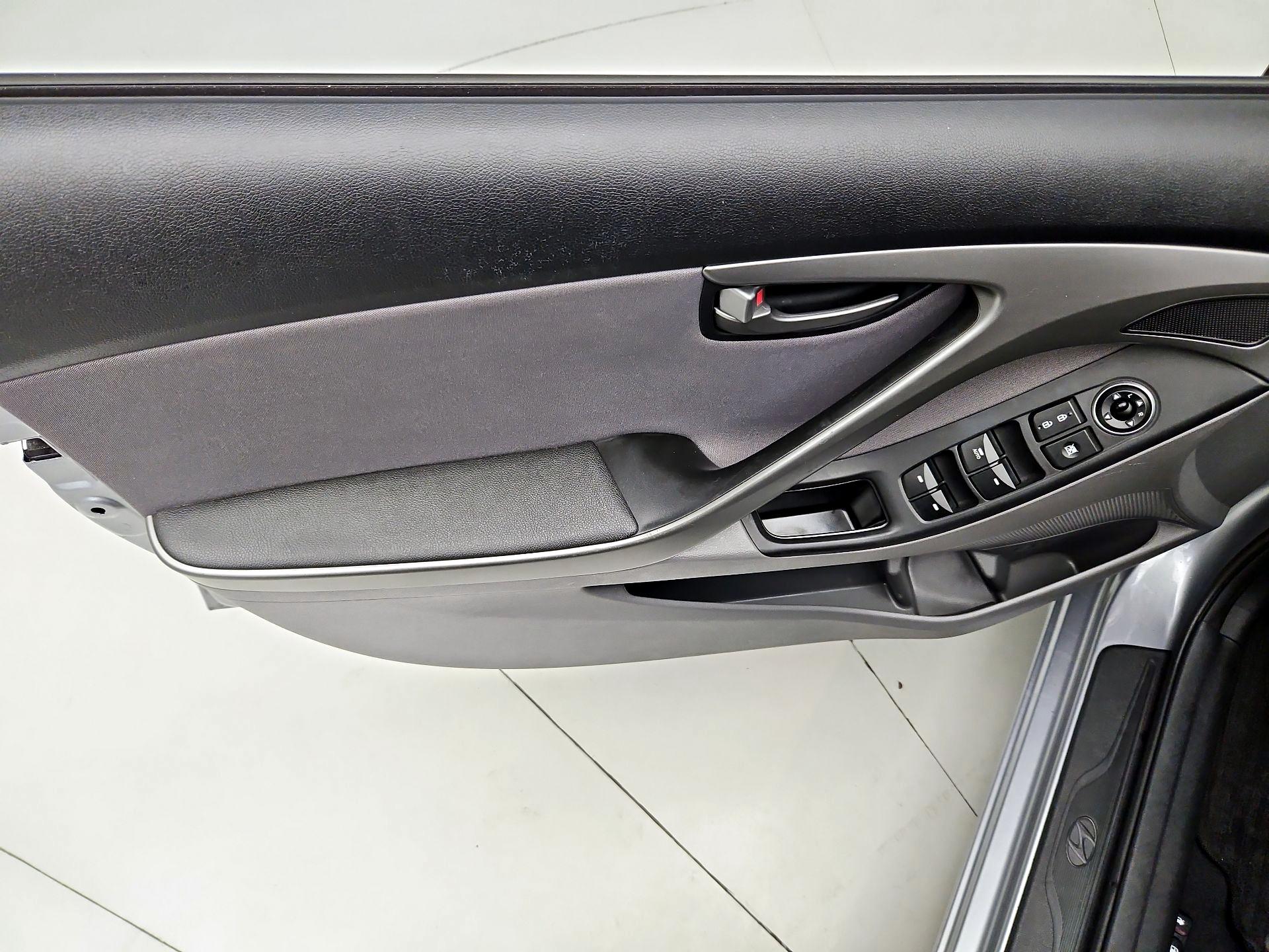 Thumbnail: 2016 Hyundai Elantra - 12