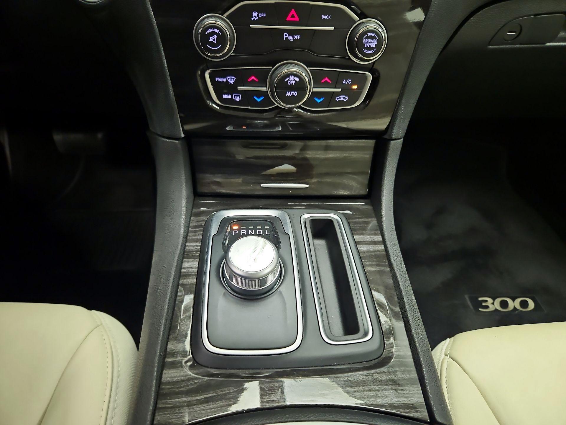 Thumbnail: 2015 Chrysler 300 - 17