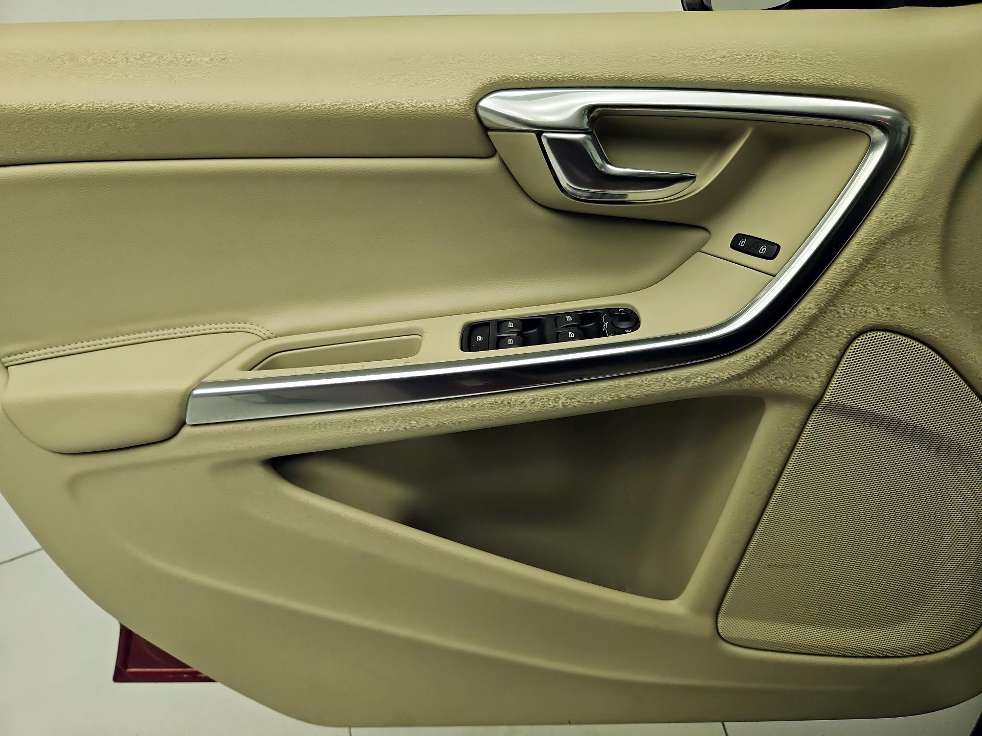 Thumbnail: 2015 Volvo S60 - 12