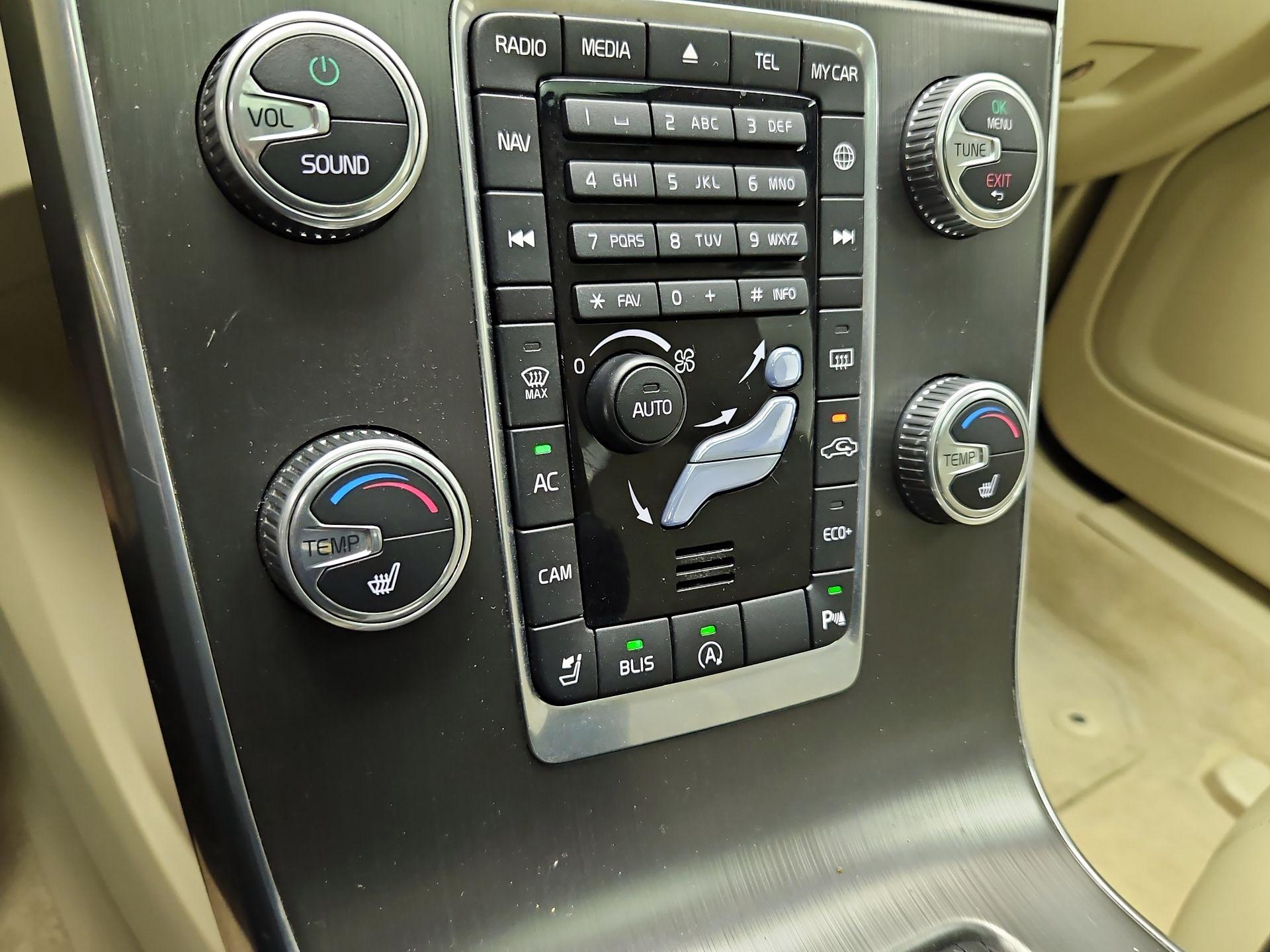 Thumbnail: 2015 Volvo S60 - 17