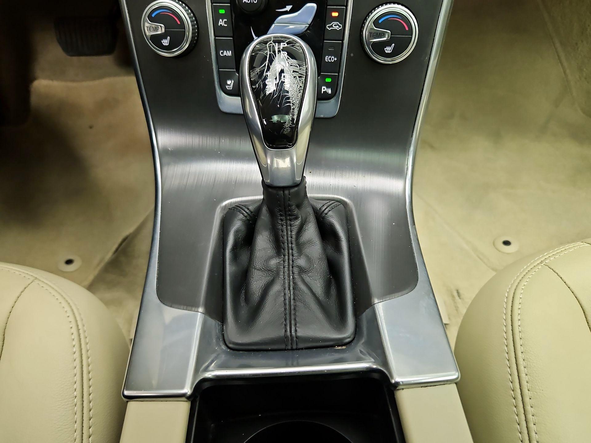 Thumbnail: 2015 Volvo S60 - 18