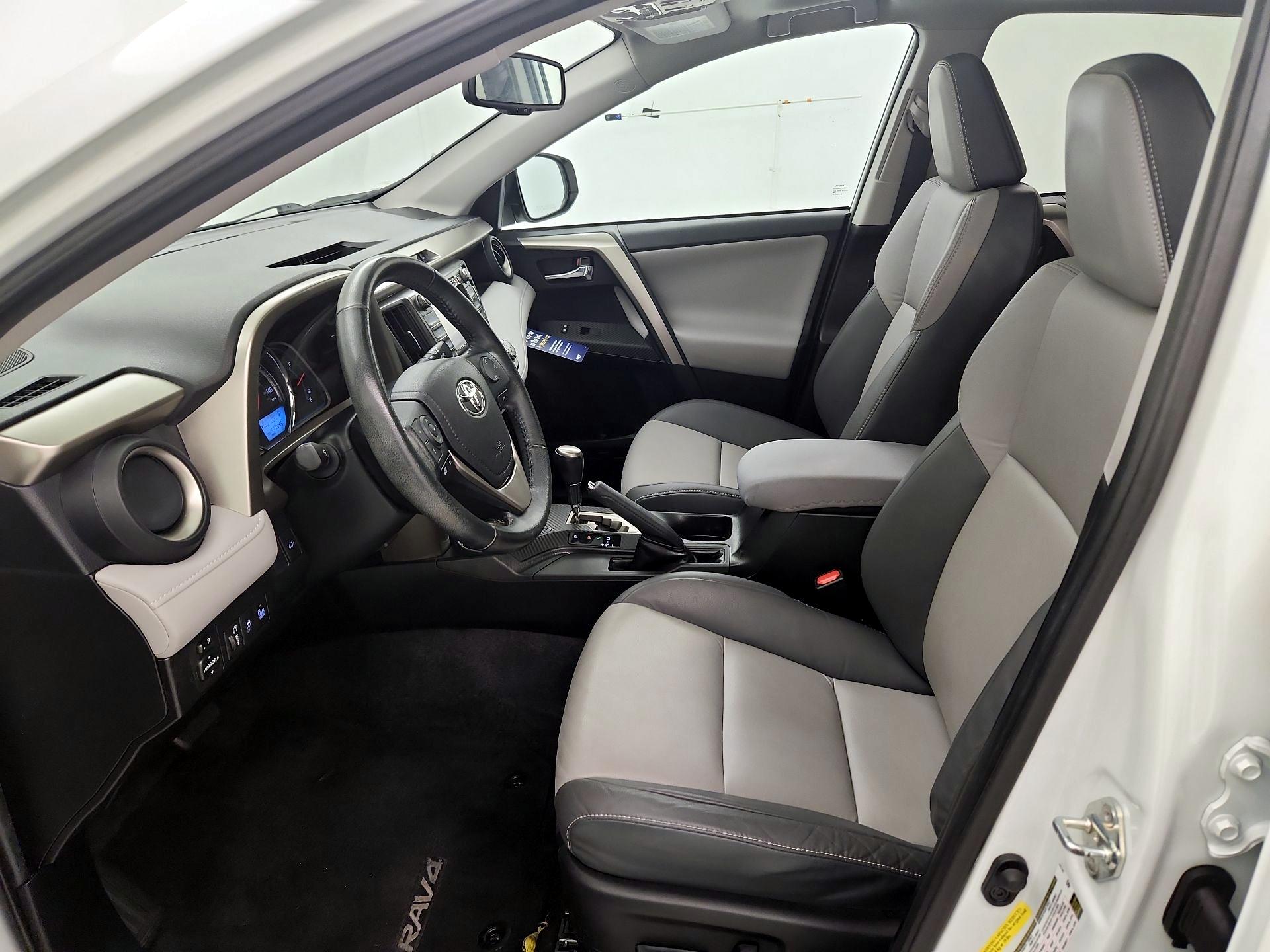 Thumbnail: 2015 Toyota RAV4 - 11
