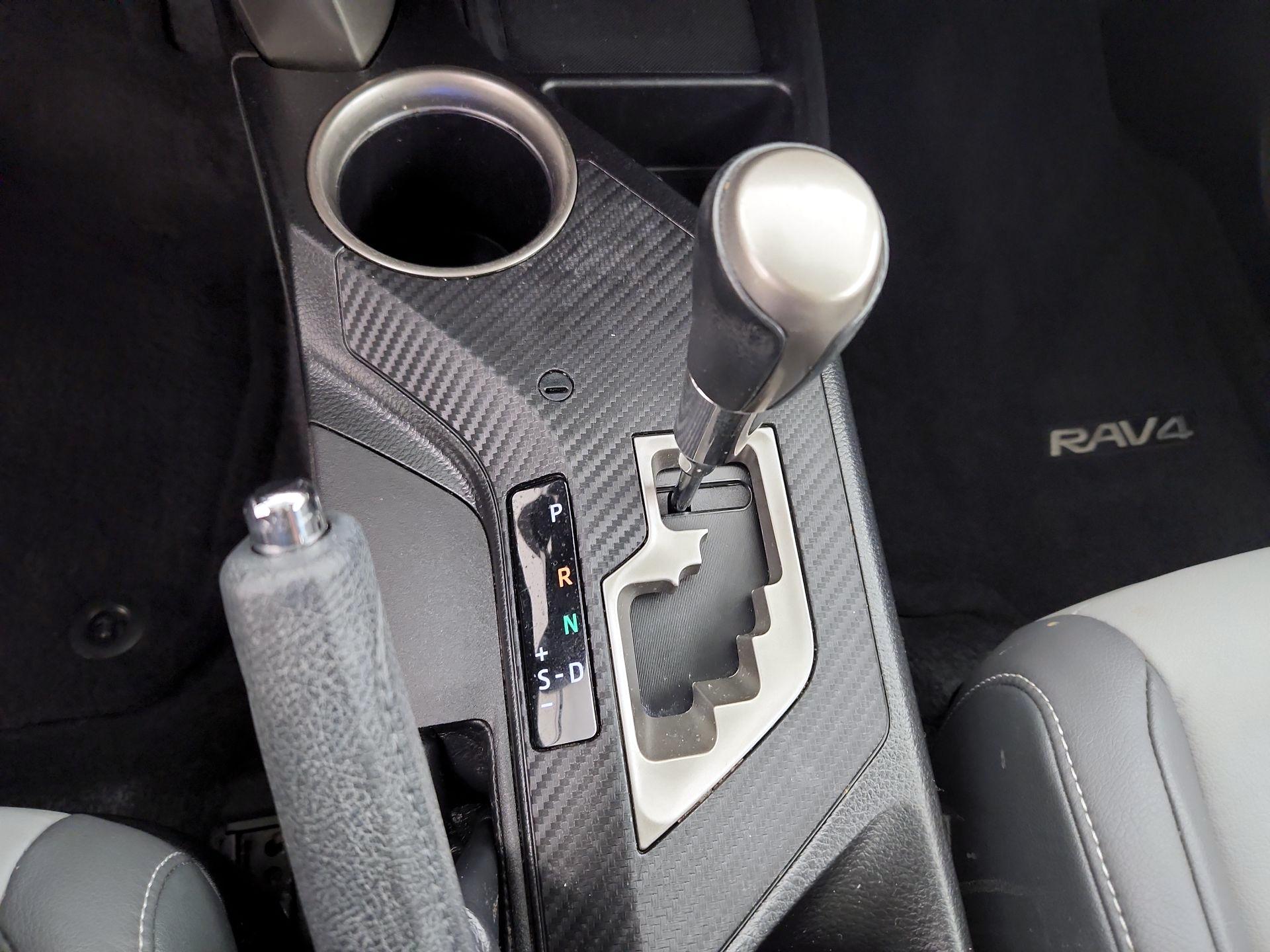 Thumbnail: 2015 Toyota RAV4 - 17