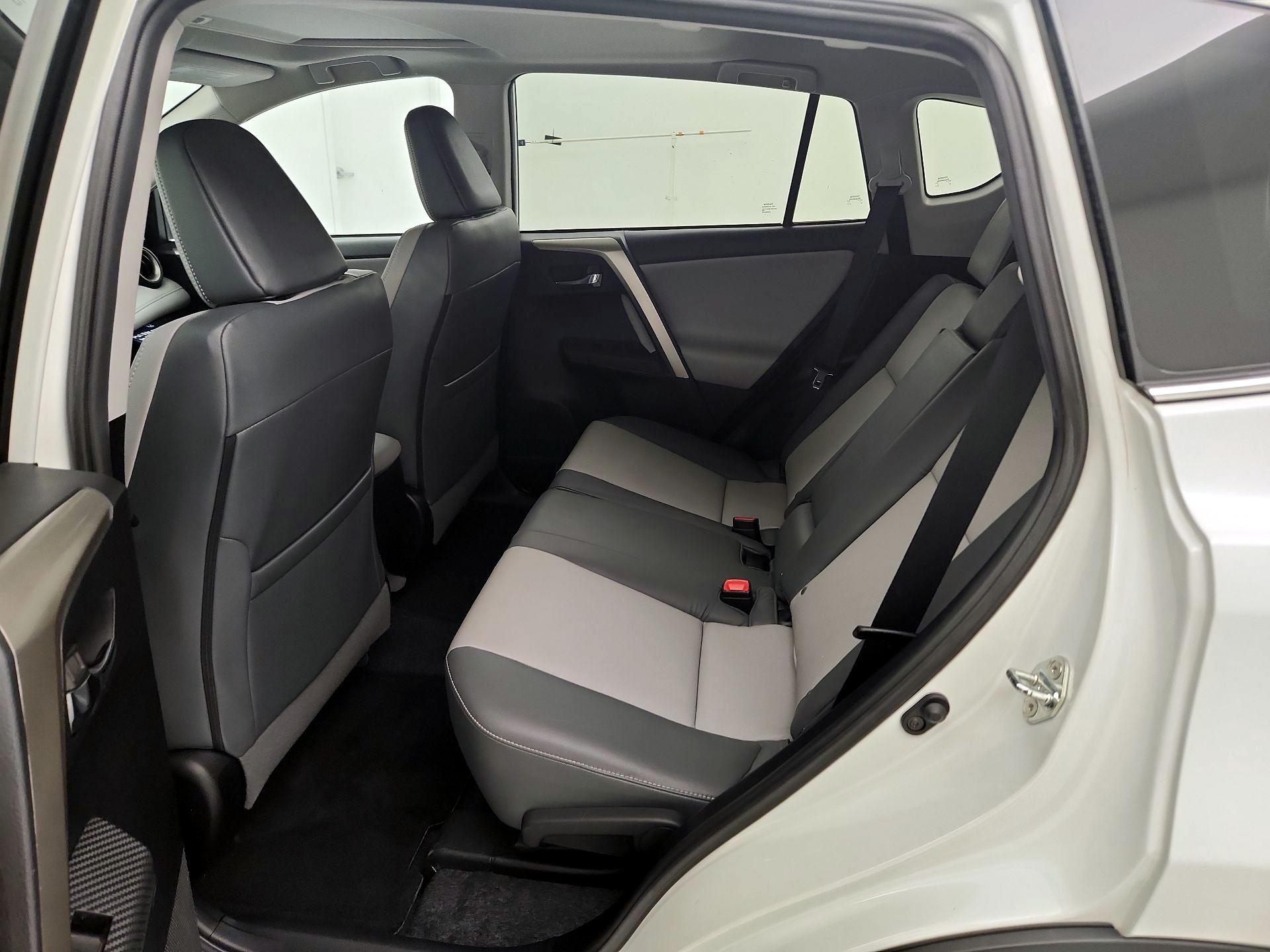 Thumbnail: 2015 Toyota RAV4 - 20