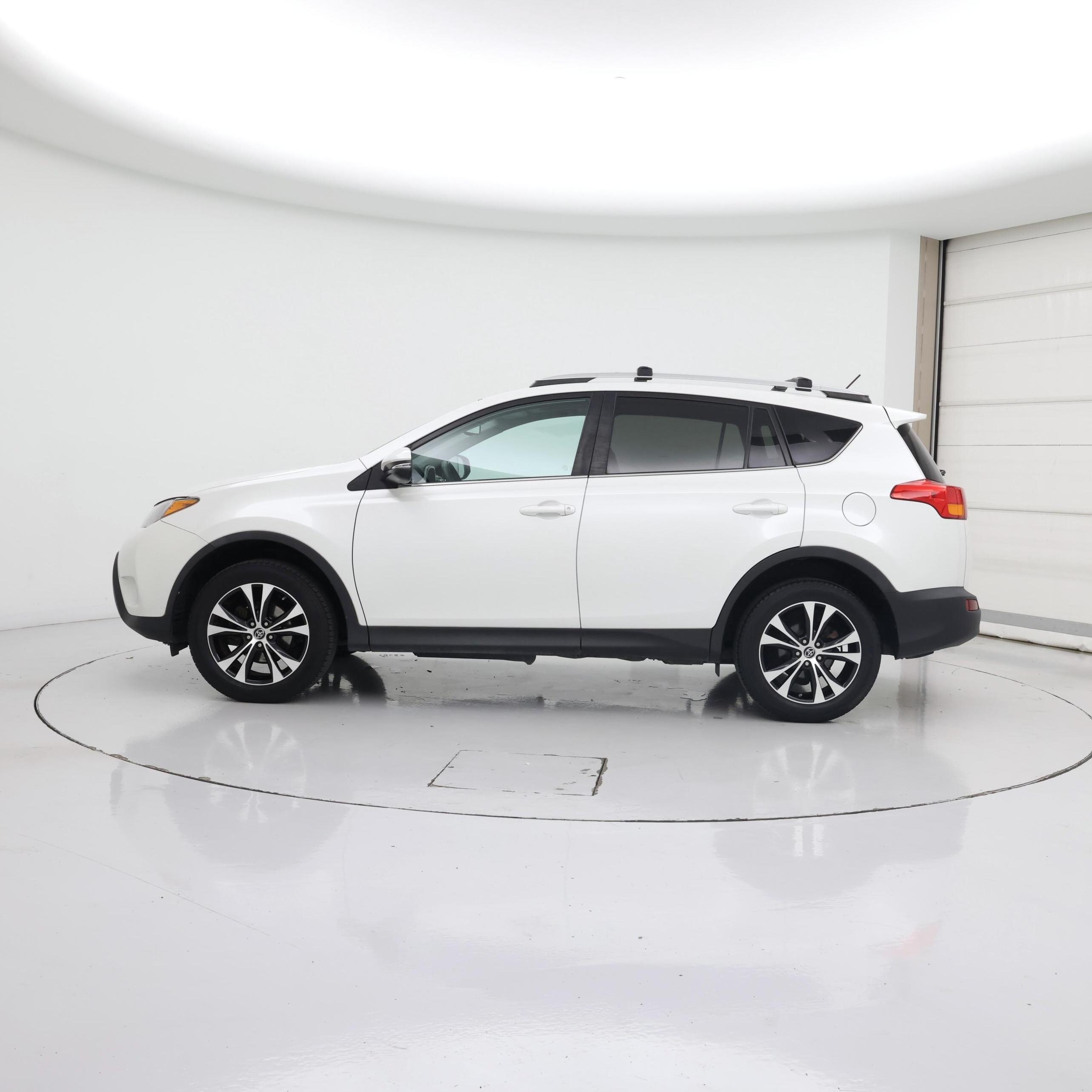 Thumbnail: 2015 Toyota RAV4 - 3