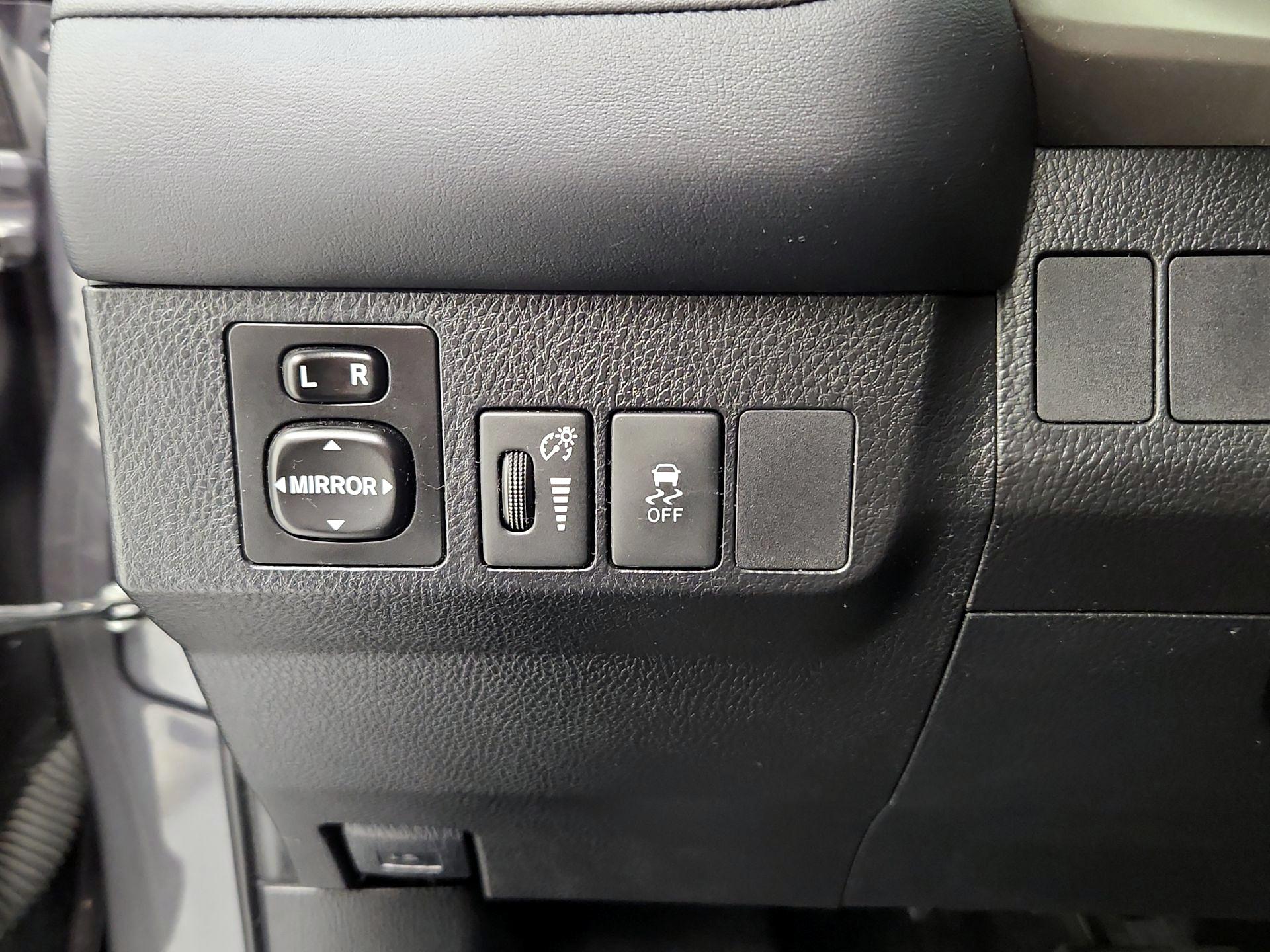 Thumbnail: 2014 Toyota RAV4 - 13