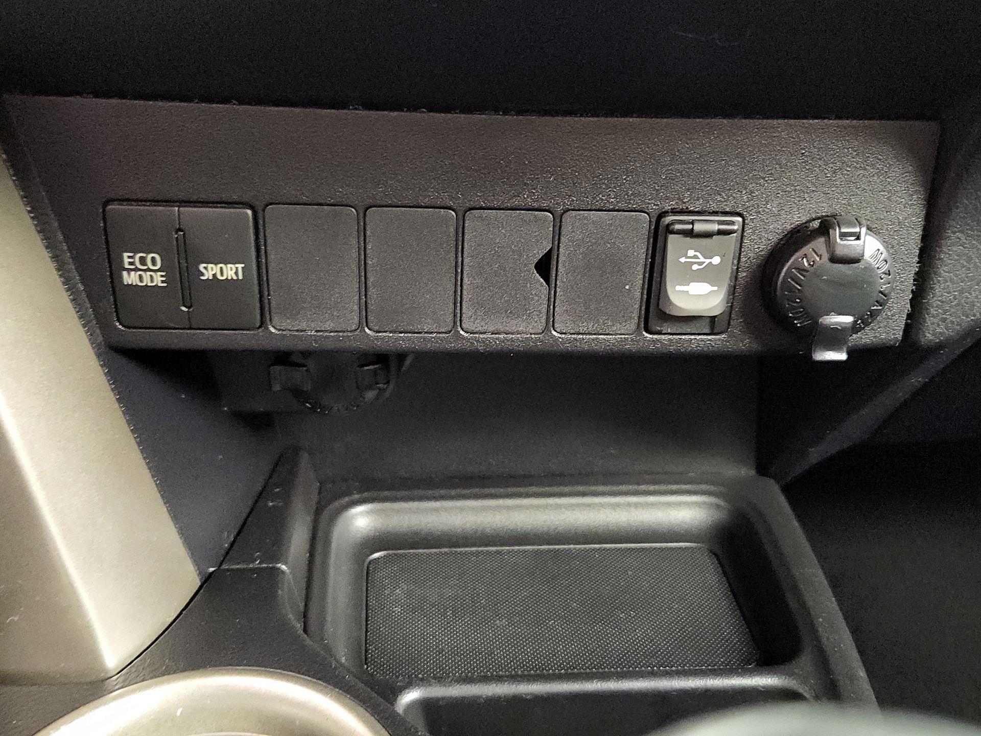 Thumbnail: 2014 Toyota RAV4 - 18