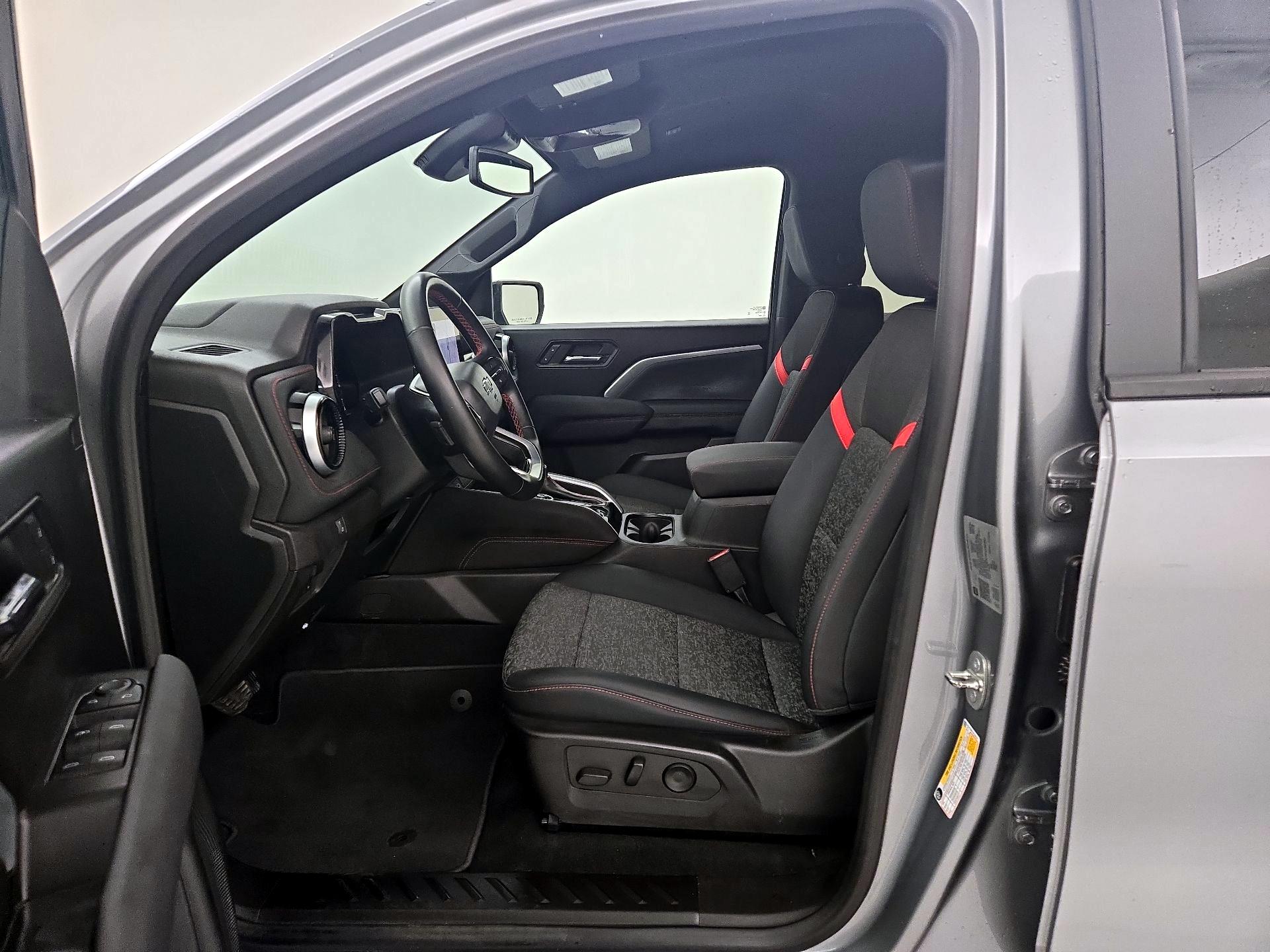 Thumbnail: 2023 Chevrolet Colorado - 11