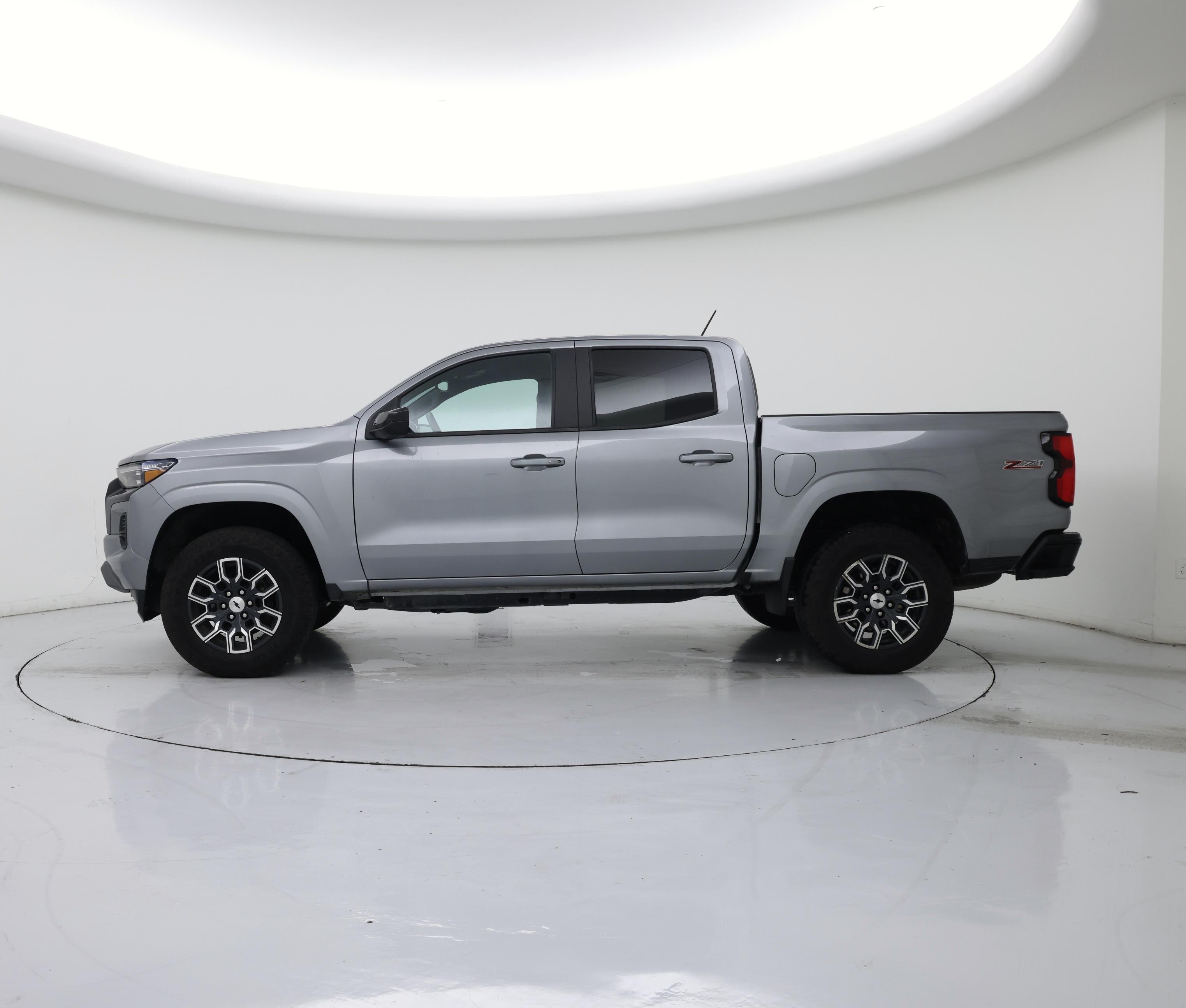 Thumbnail: 2023 Chevrolet Colorado - 3