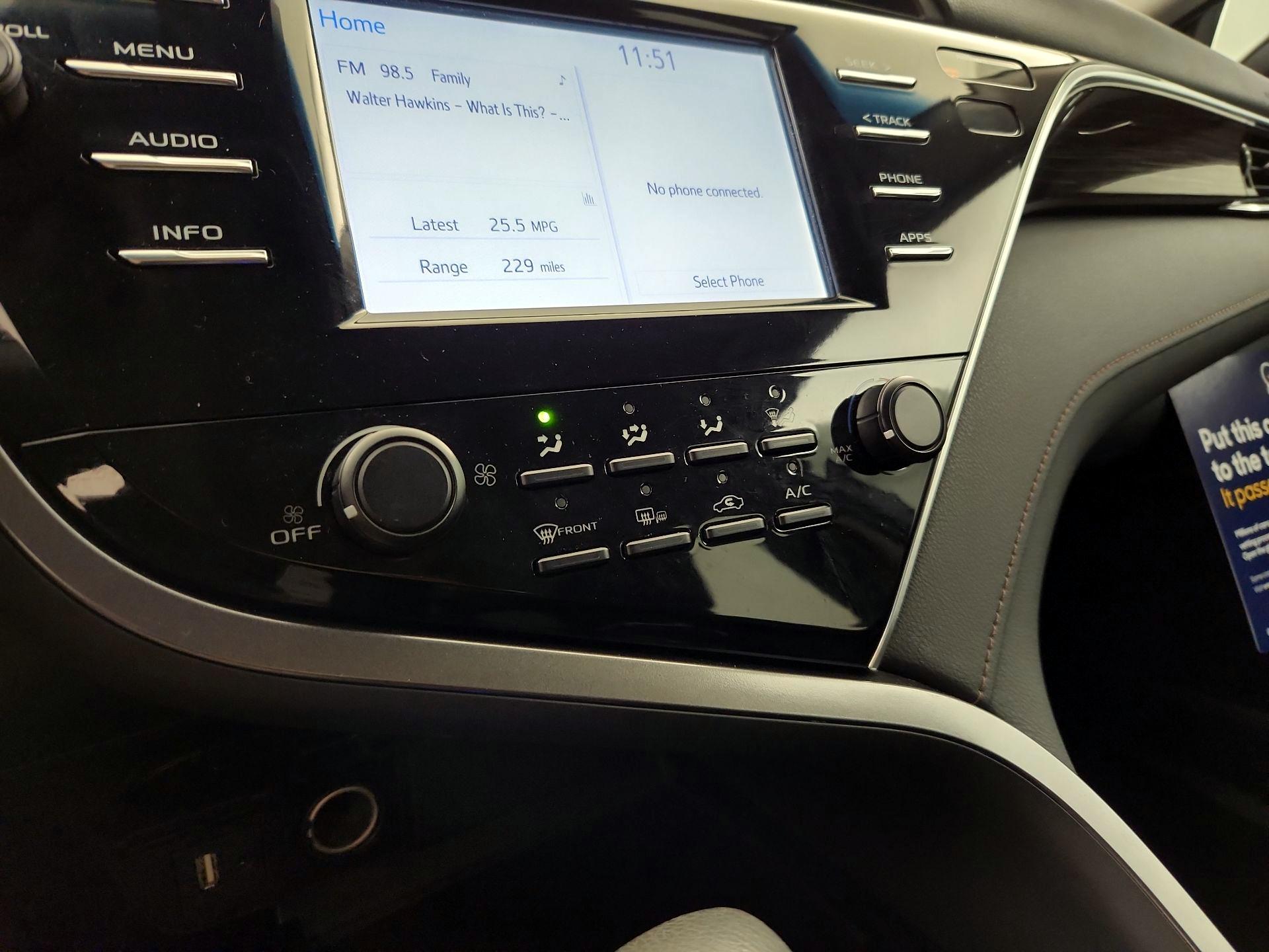 Thumbnail: 2018 Toyota Camry - 16