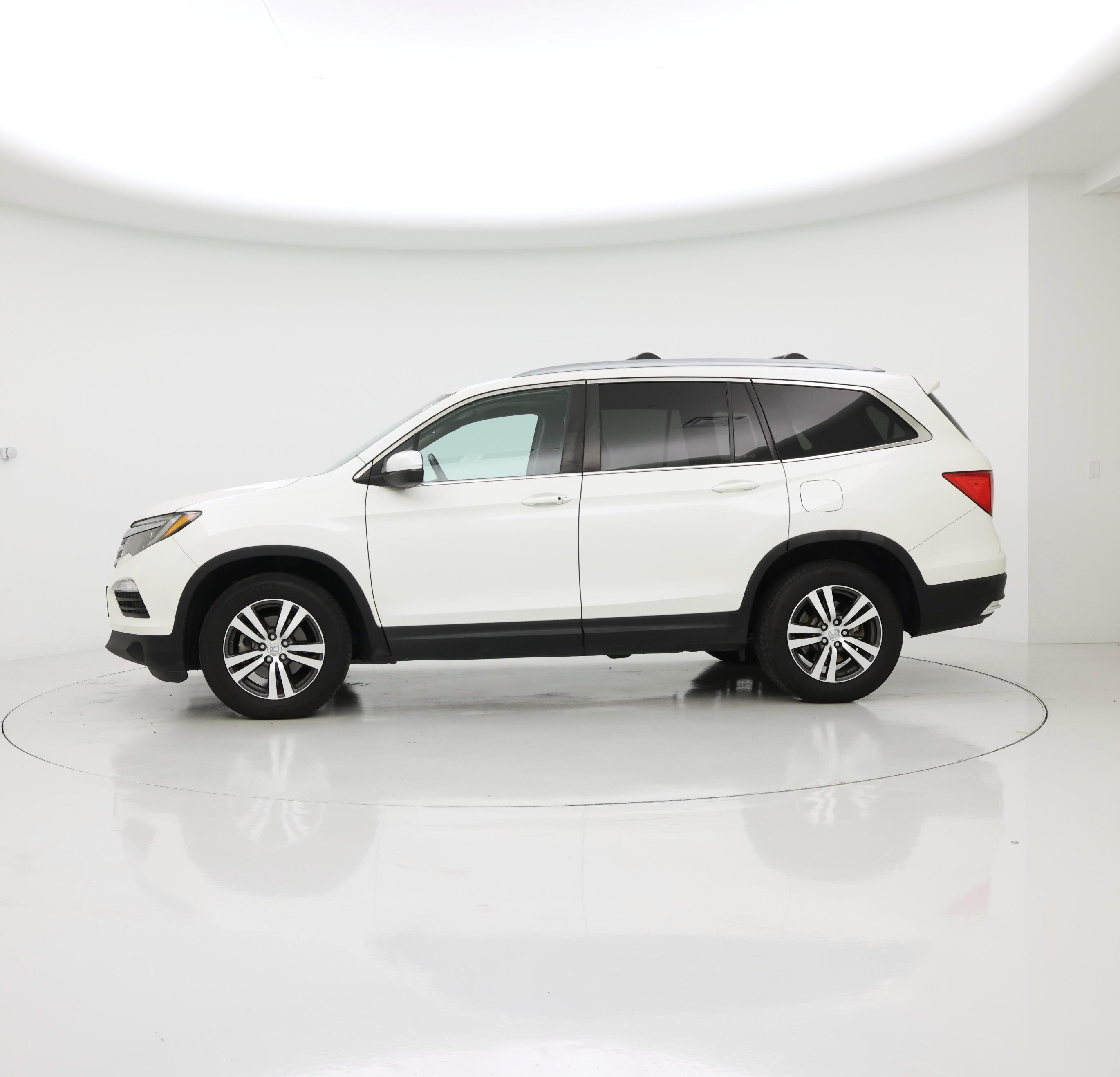 Thumbnail: 2018 Honda Pilot - 3