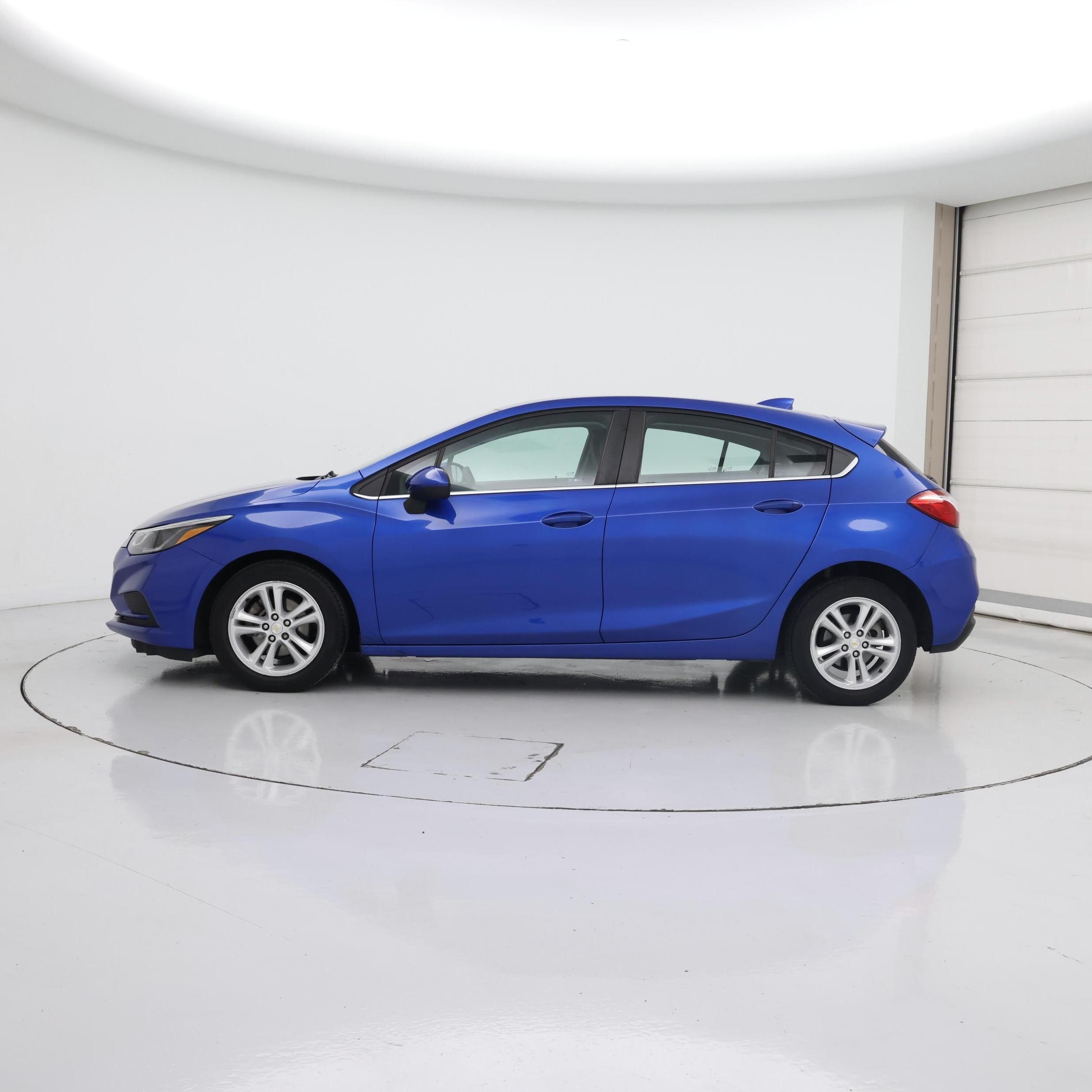Thumbnail: 2018 Chevrolet Cruze - 3