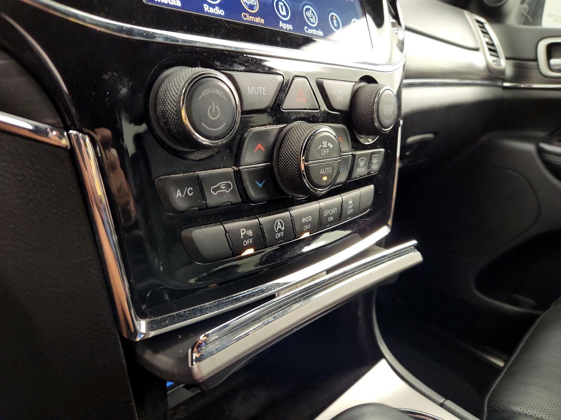 Thumbnail: 2019 Jeep Grand Cherokee - 17