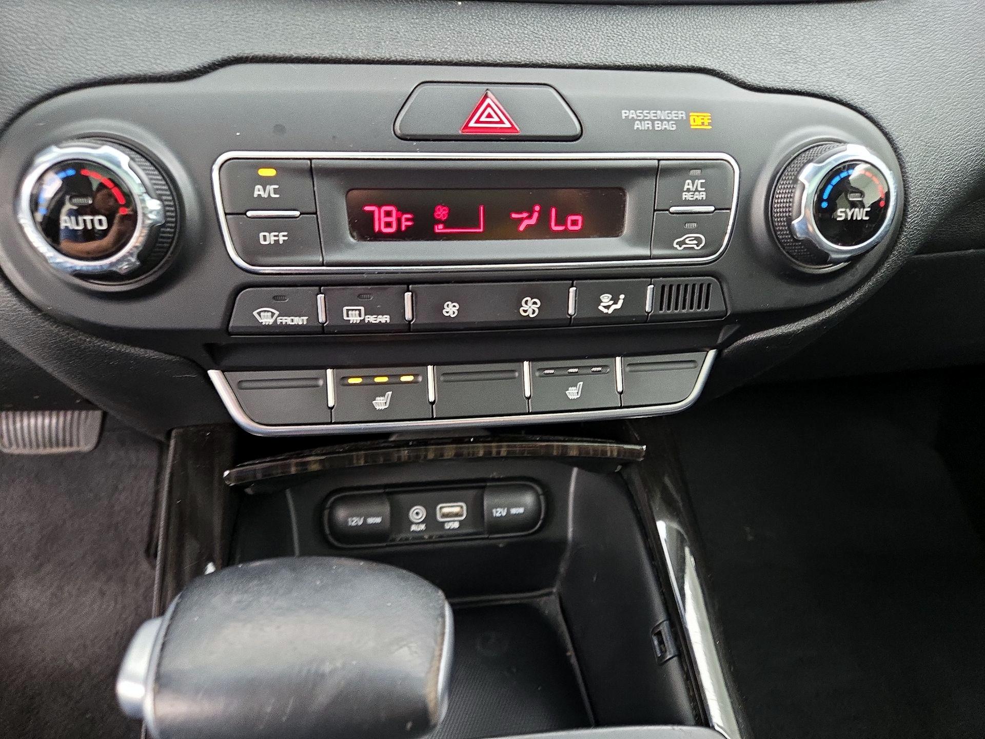 Thumbnail: 2020 Kia Sorento - 16