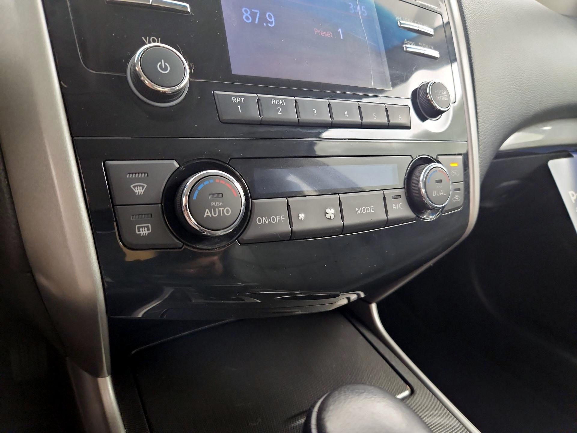 Thumbnail: 2014 Nissan Altima - 16