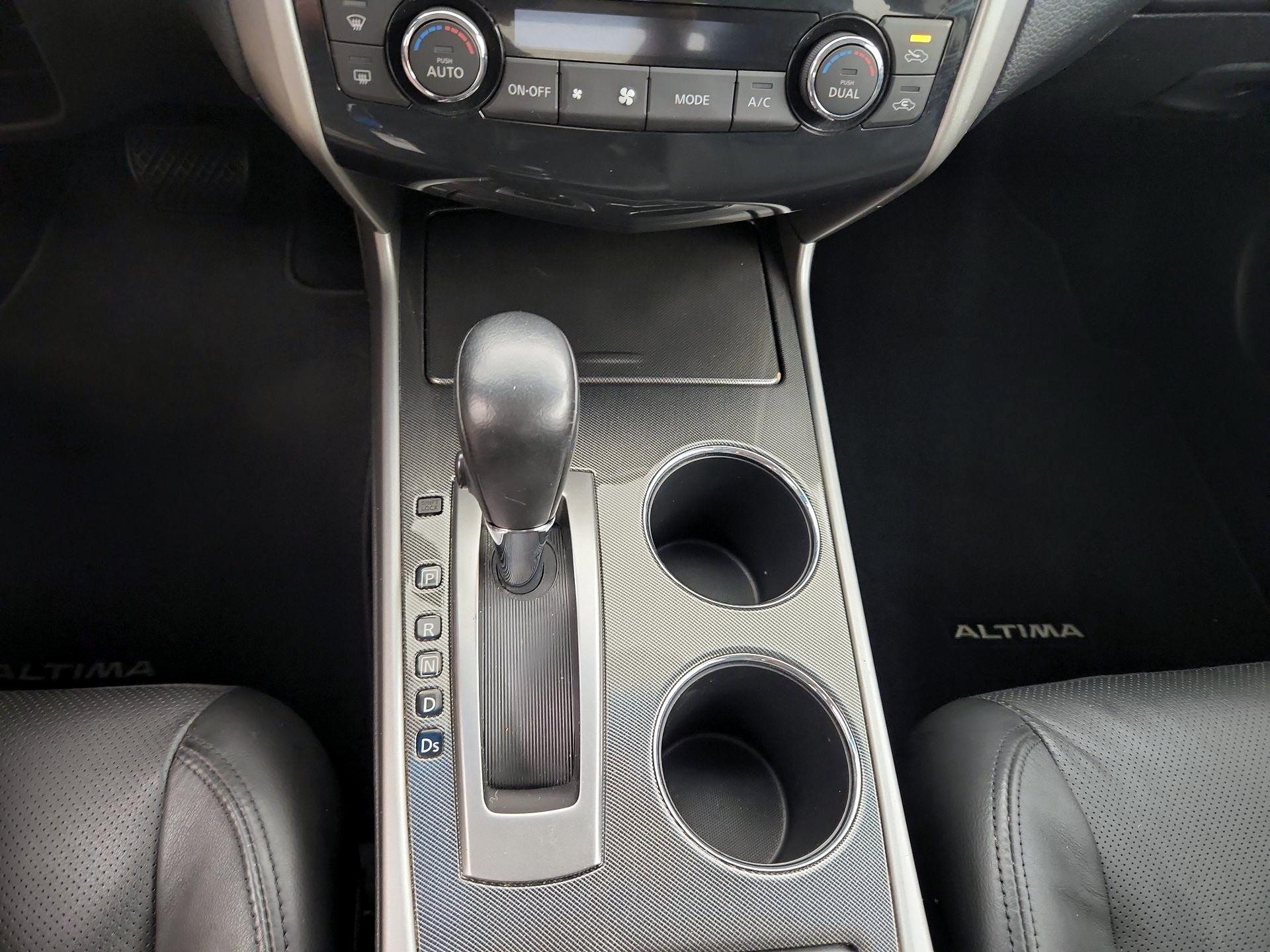 Thumbnail: 2014 Nissan Altima - 17