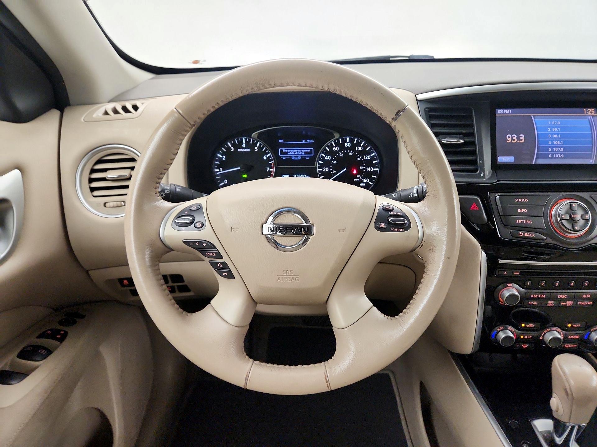 Thumbnail: 2015 Nissan Pathfinder - 10