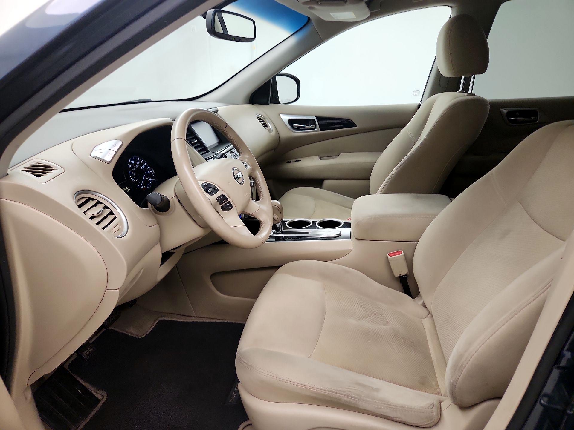 Thumbnail: 2015 Nissan Pathfinder - 11