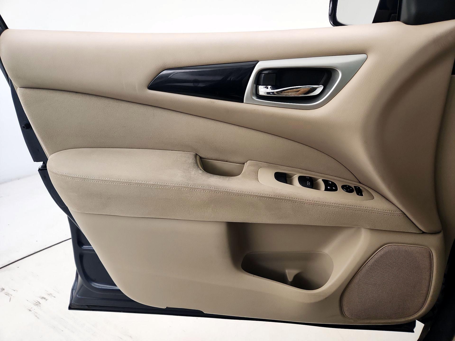 Thumbnail: 2015 Nissan Pathfinder - 12