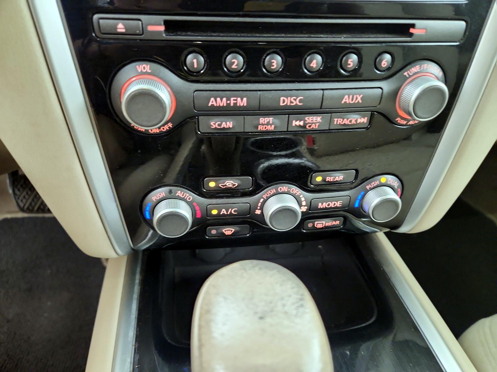 Thumbnail: 2015 Nissan Pathfinder - 16