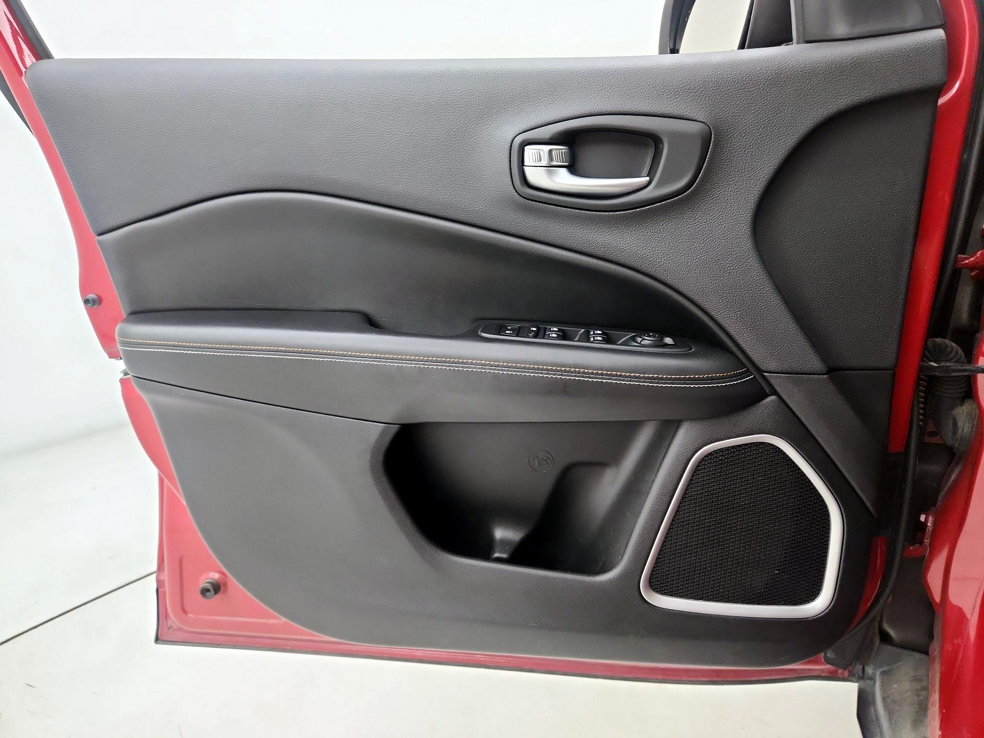 Thumbnail: 2018 Jeep Compass - 12