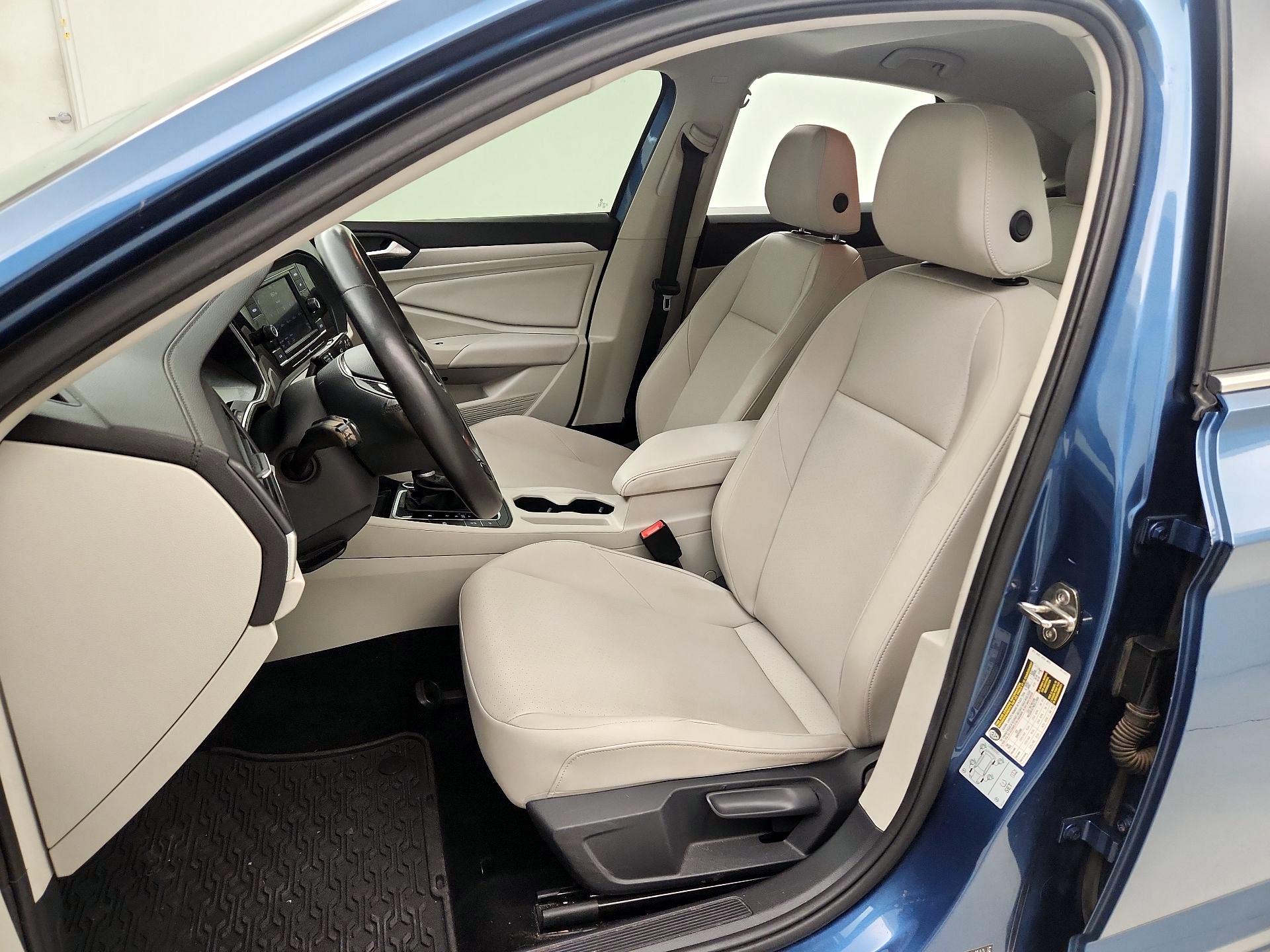 Thumbnail: 2019 Volkswagen Jetta - 11