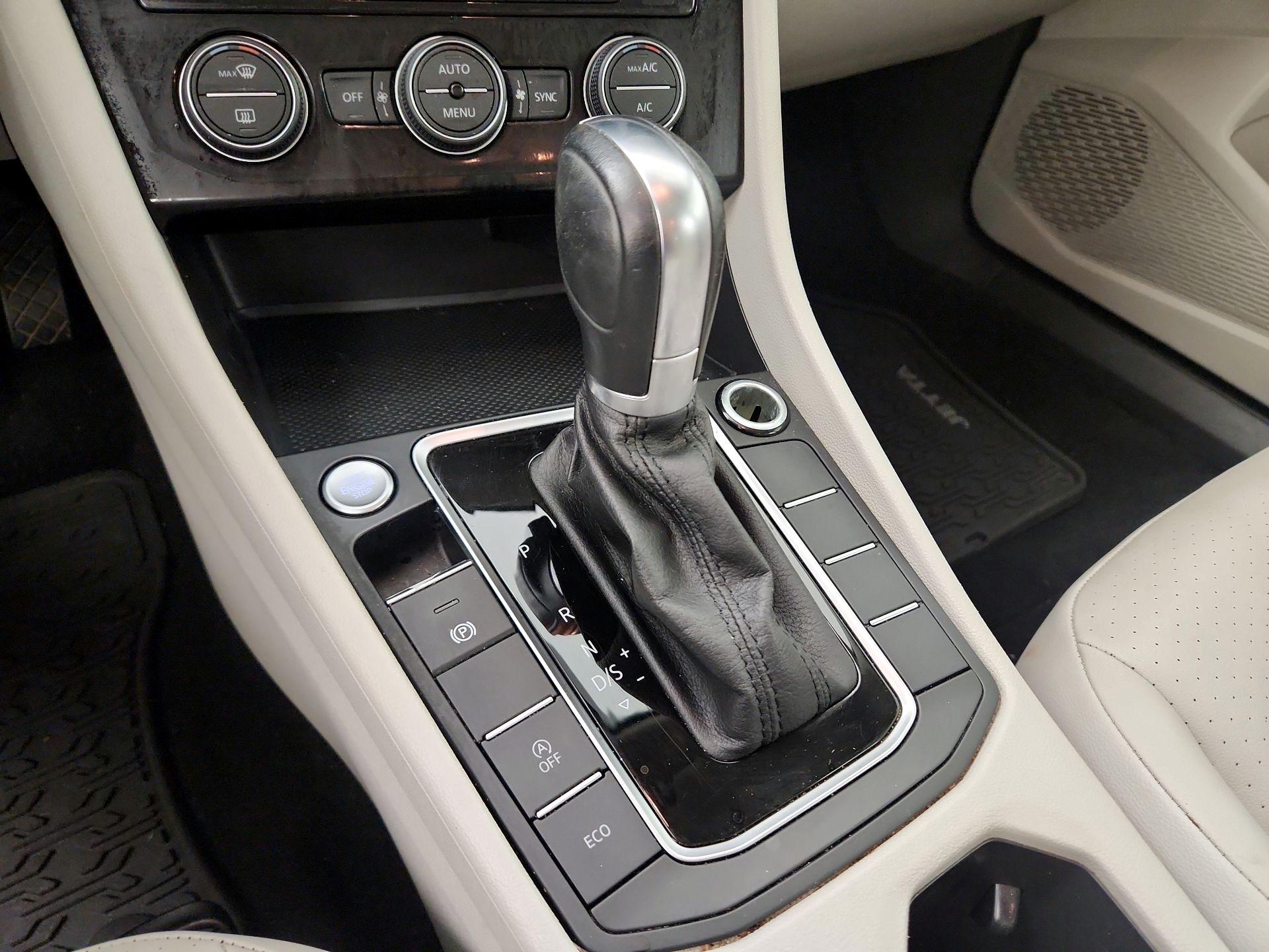 Thumbnail: 2019 Volkswagen Jetta - 15