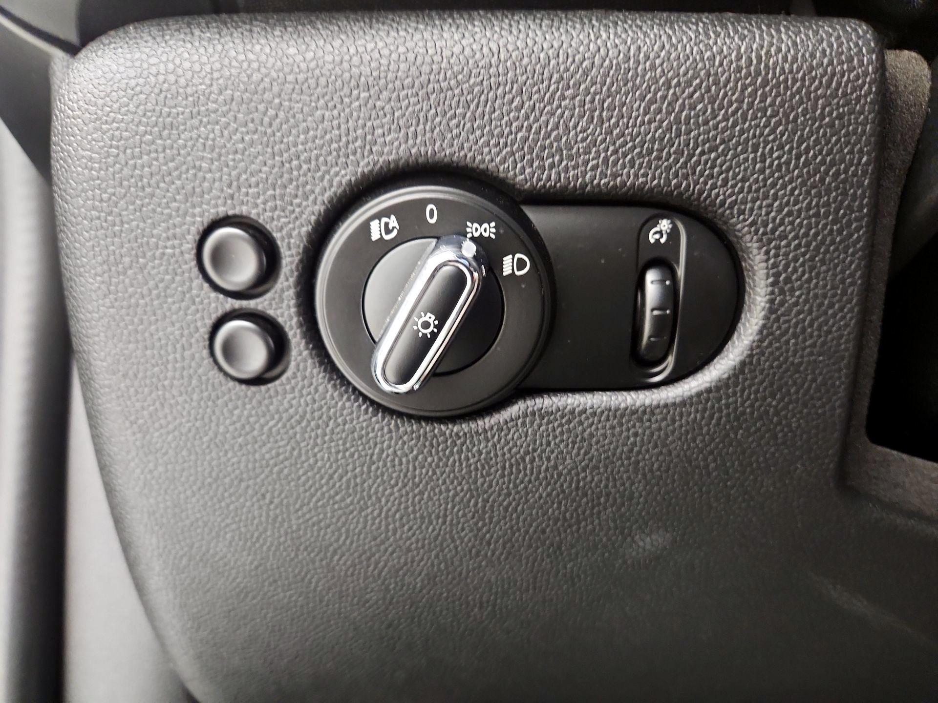 Thumbnail: 2019 MINI Cooper Hardtop - 13