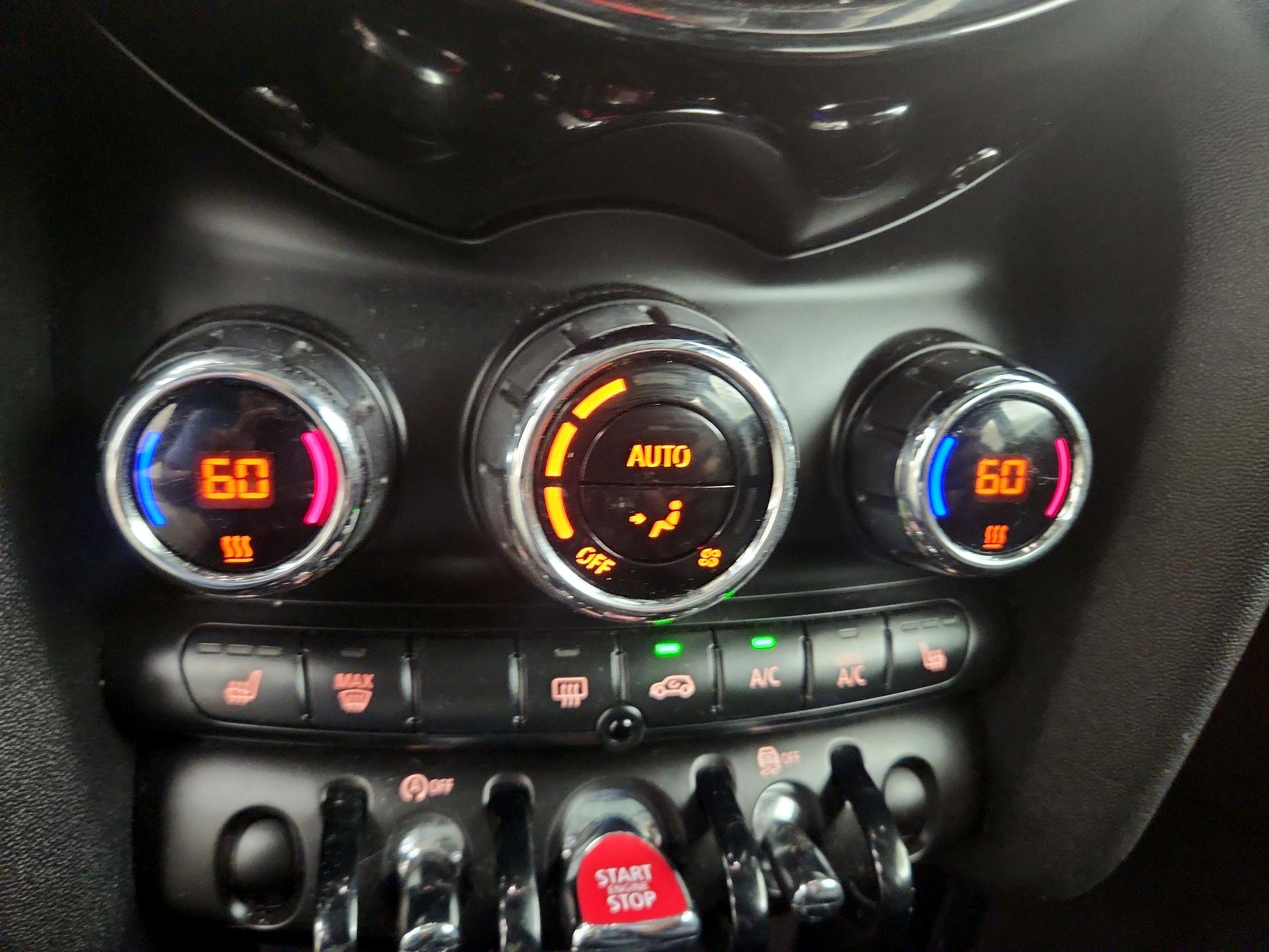 Thumbnail: 2019 MINI Cooper Hardtop - 16