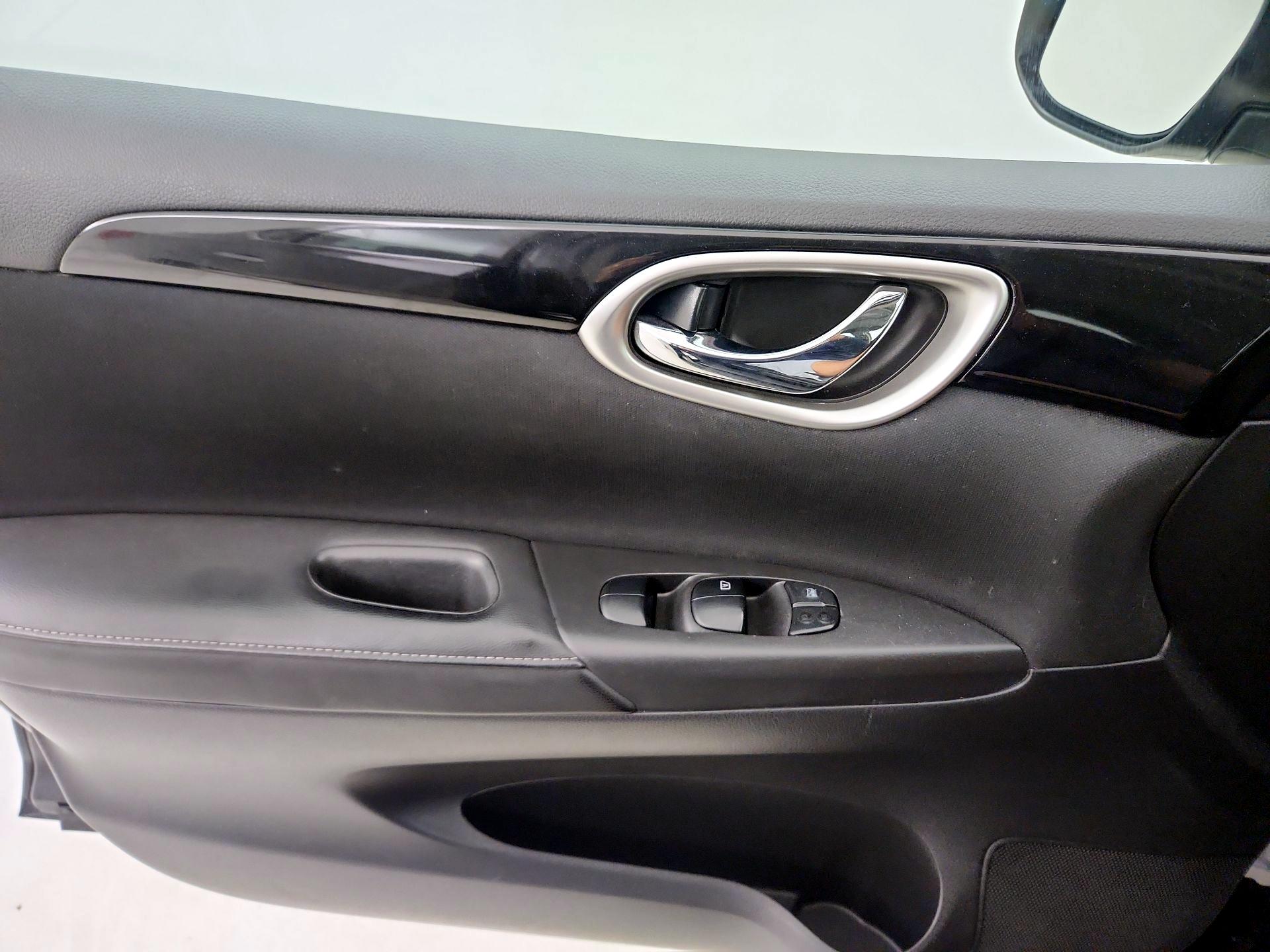 Thumbnail: 2019 Nissan Sentra - 12