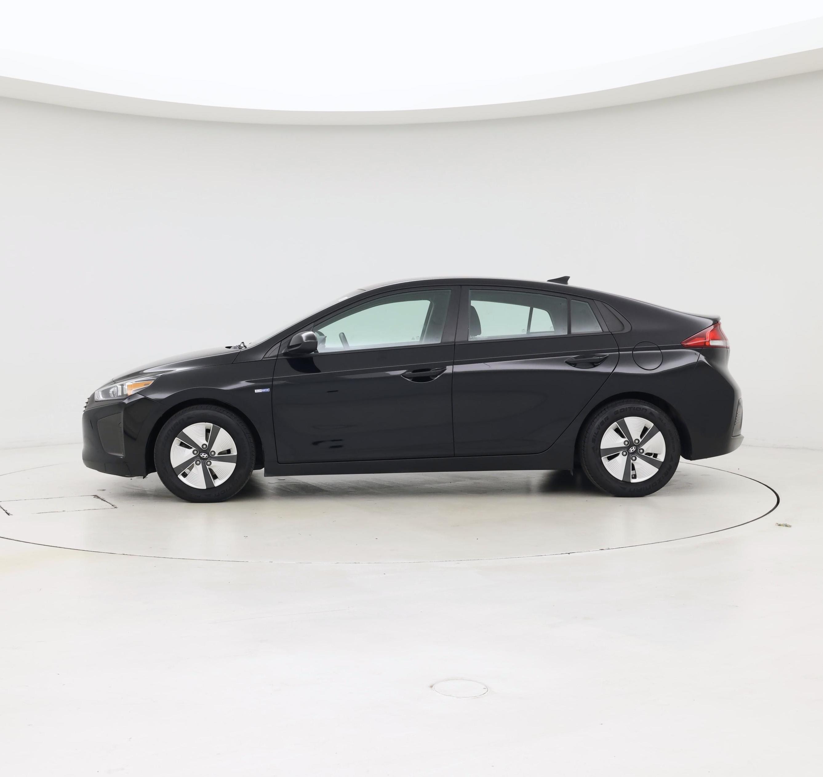 Thumbnail: 2018 Hyundai Ioniq - 3