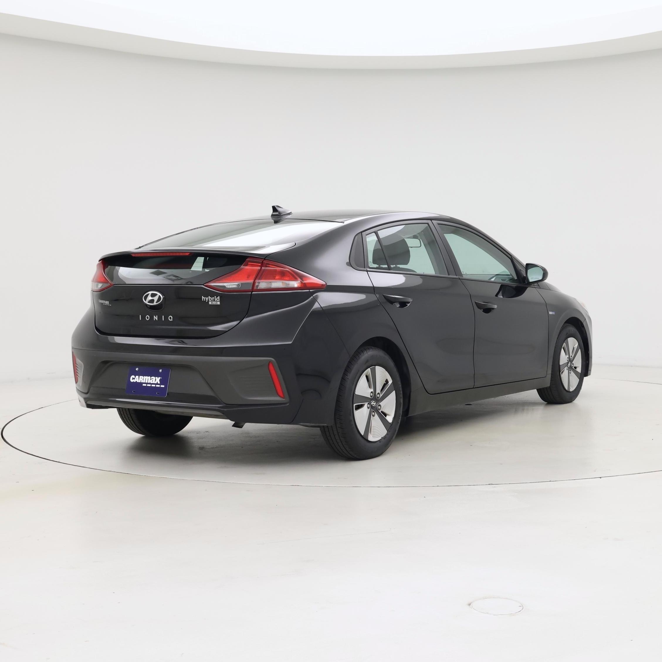 Thumbnail: 2018 Hyundai Ioniq - 8