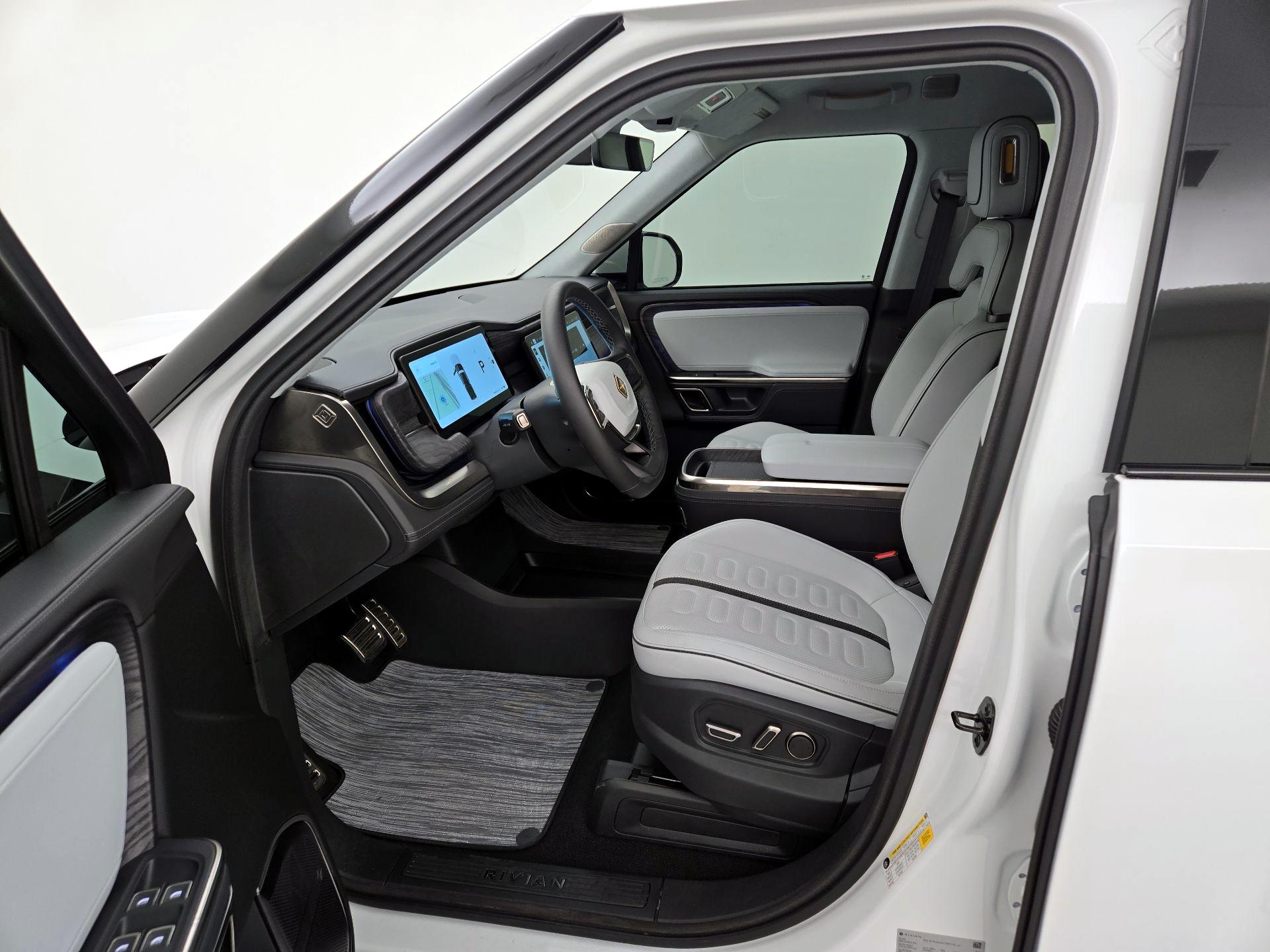 Thumbnail: 2023 Rivian R1T - 11